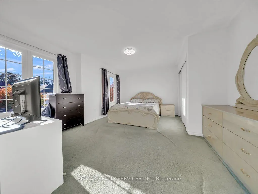 61 Sir Jacobs Crescent