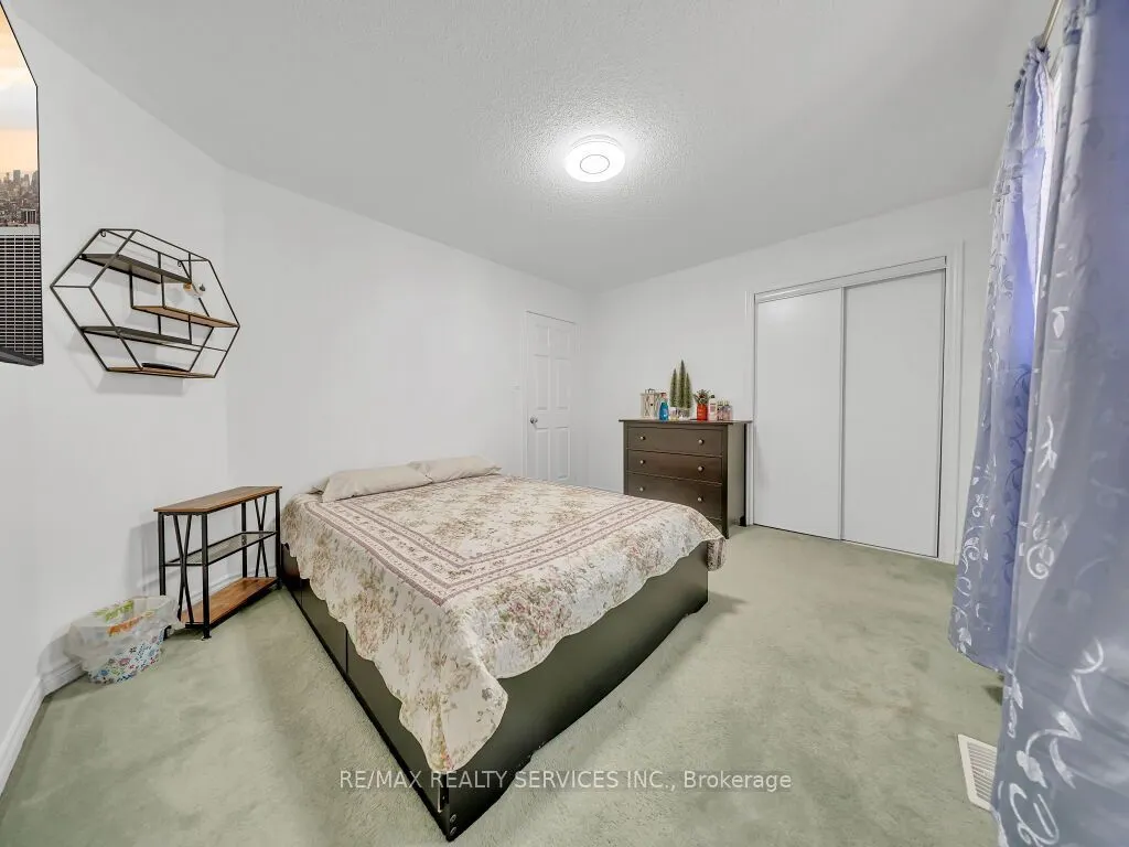 61 Sir Jacobs Crescent