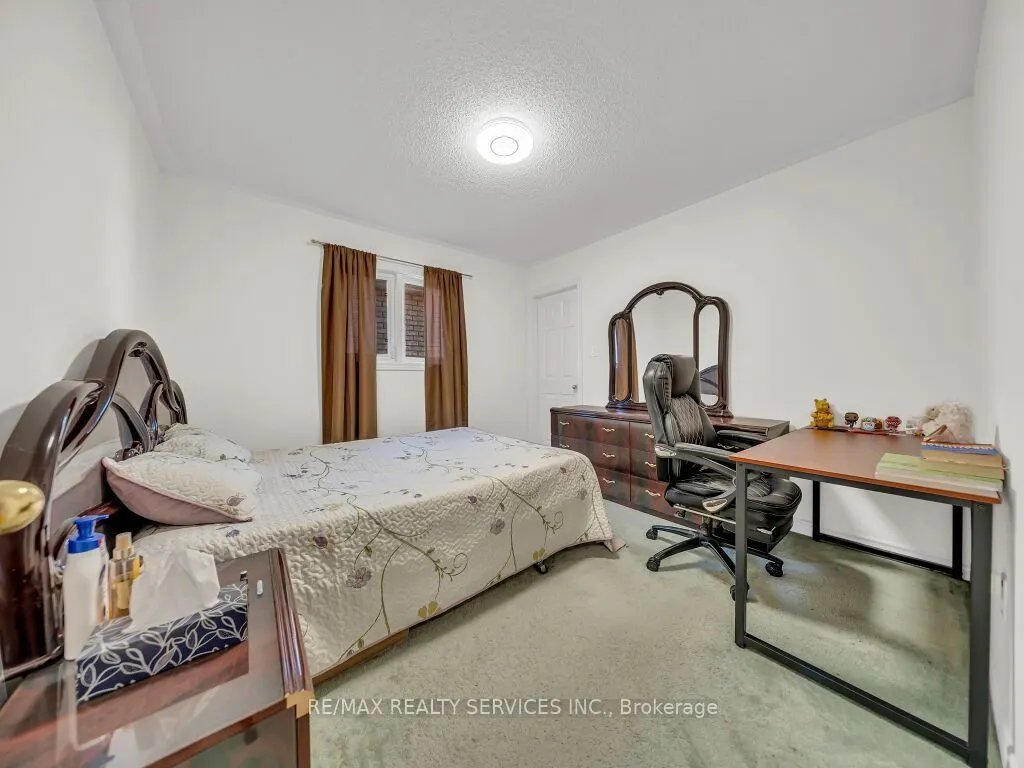 61 Sir Jacobs Crescent
