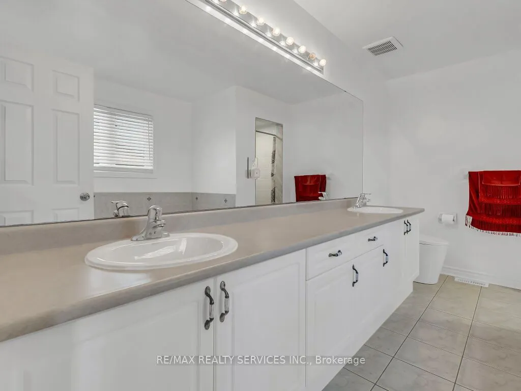 61 Sir Jacobs Crescent