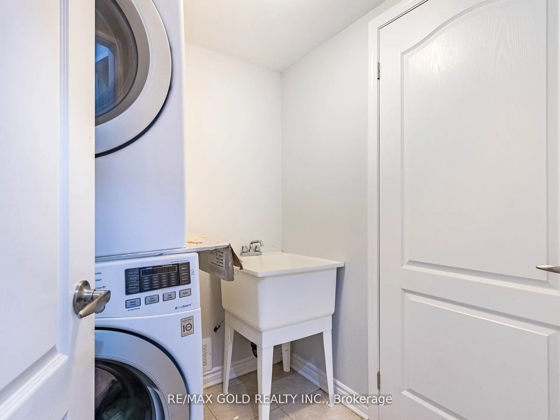 98 Bannister Crescent