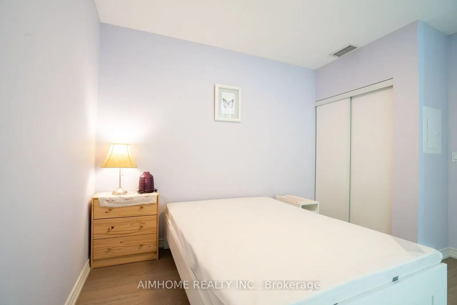 2240 lakeshore Boulevard #3202