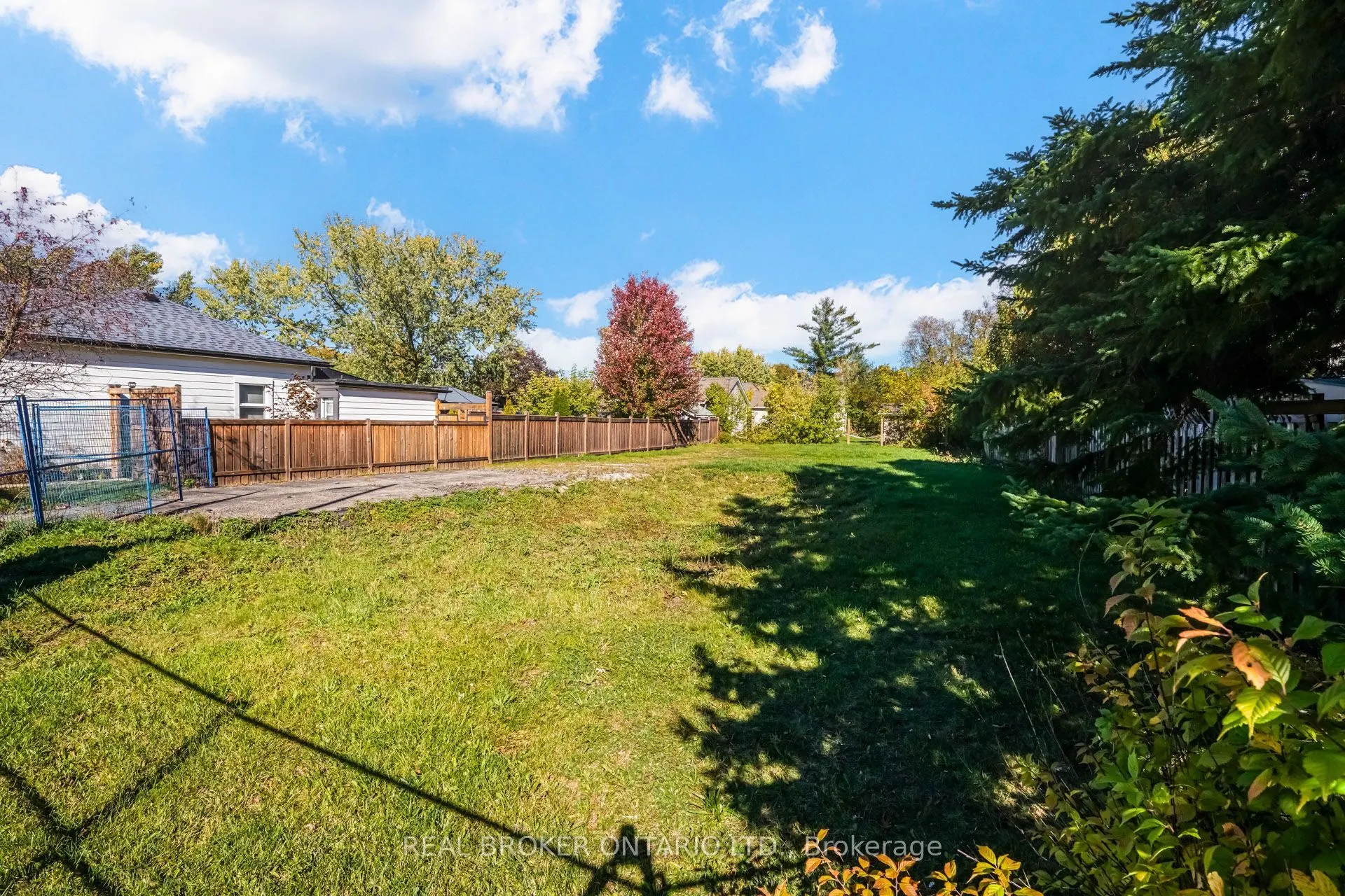 159 Bronte Street S