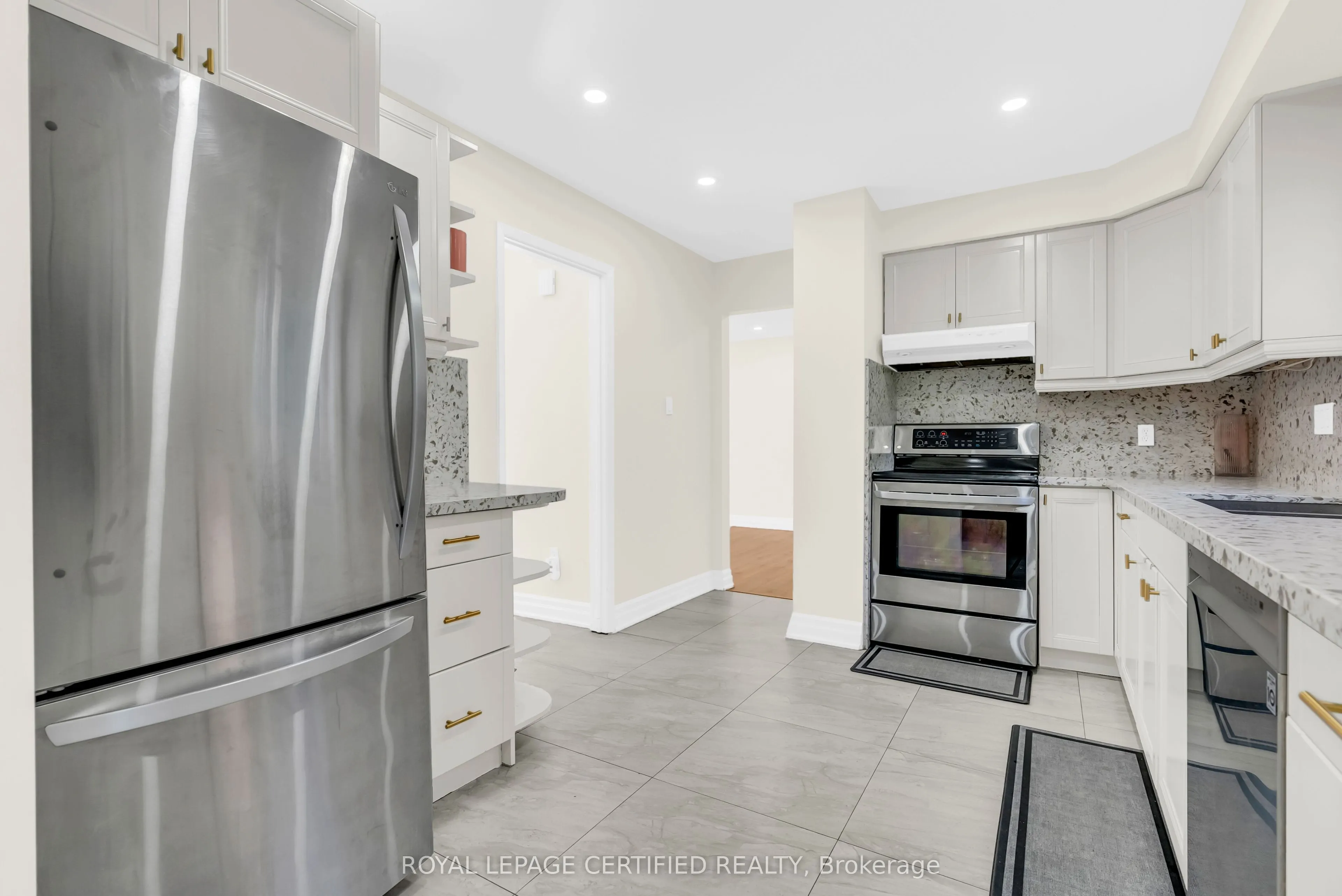 22 Madelaine Crescent