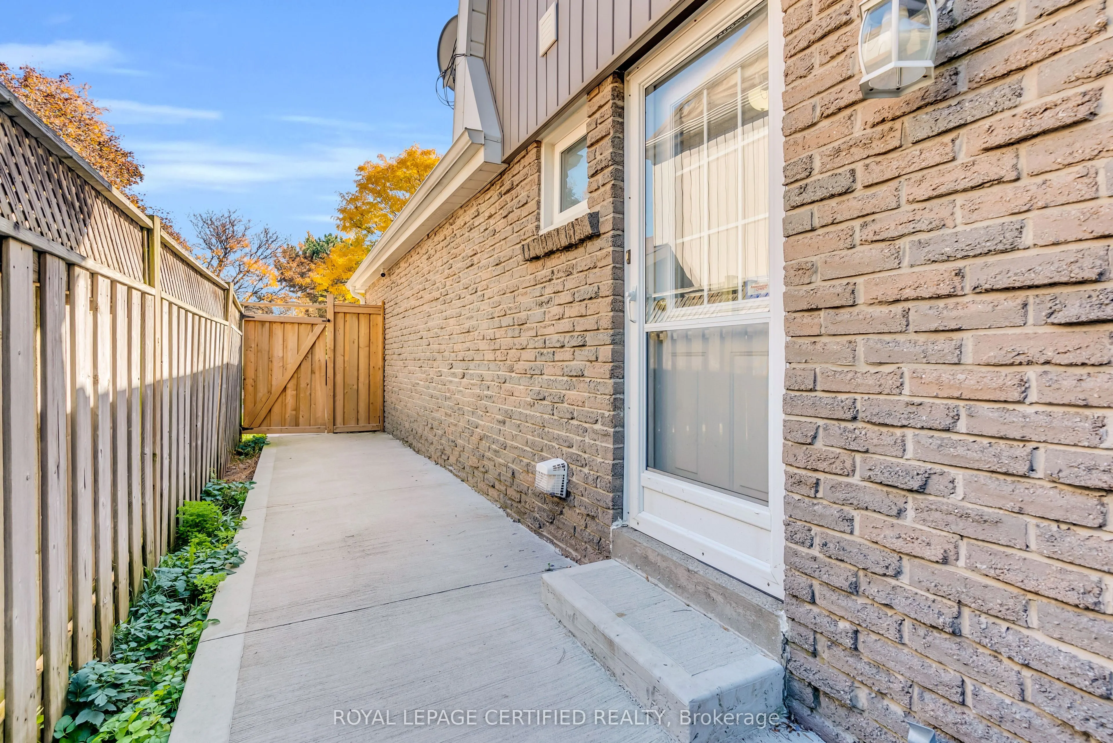 22 Madelaine Crescent