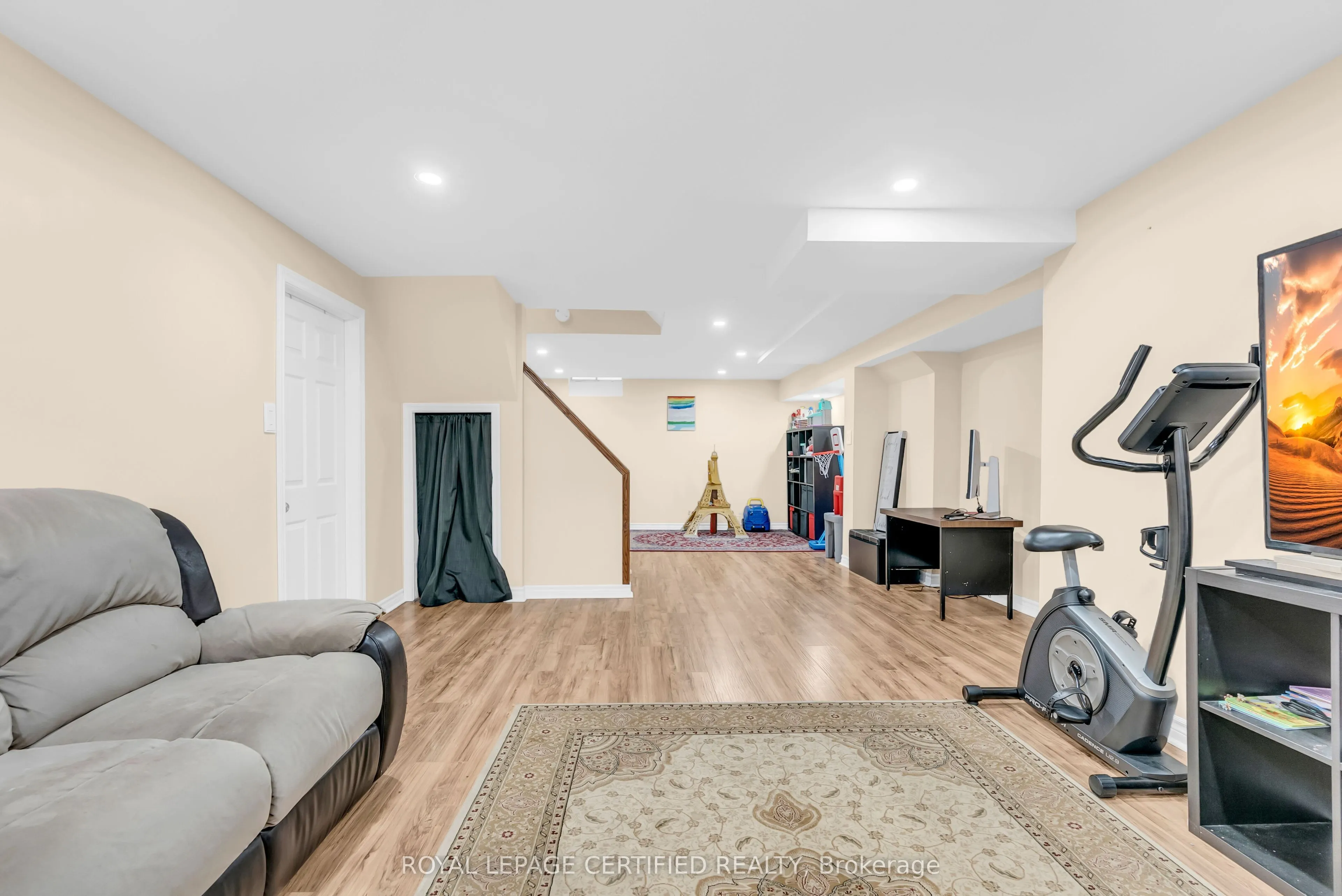 22 Madelaine Crescent