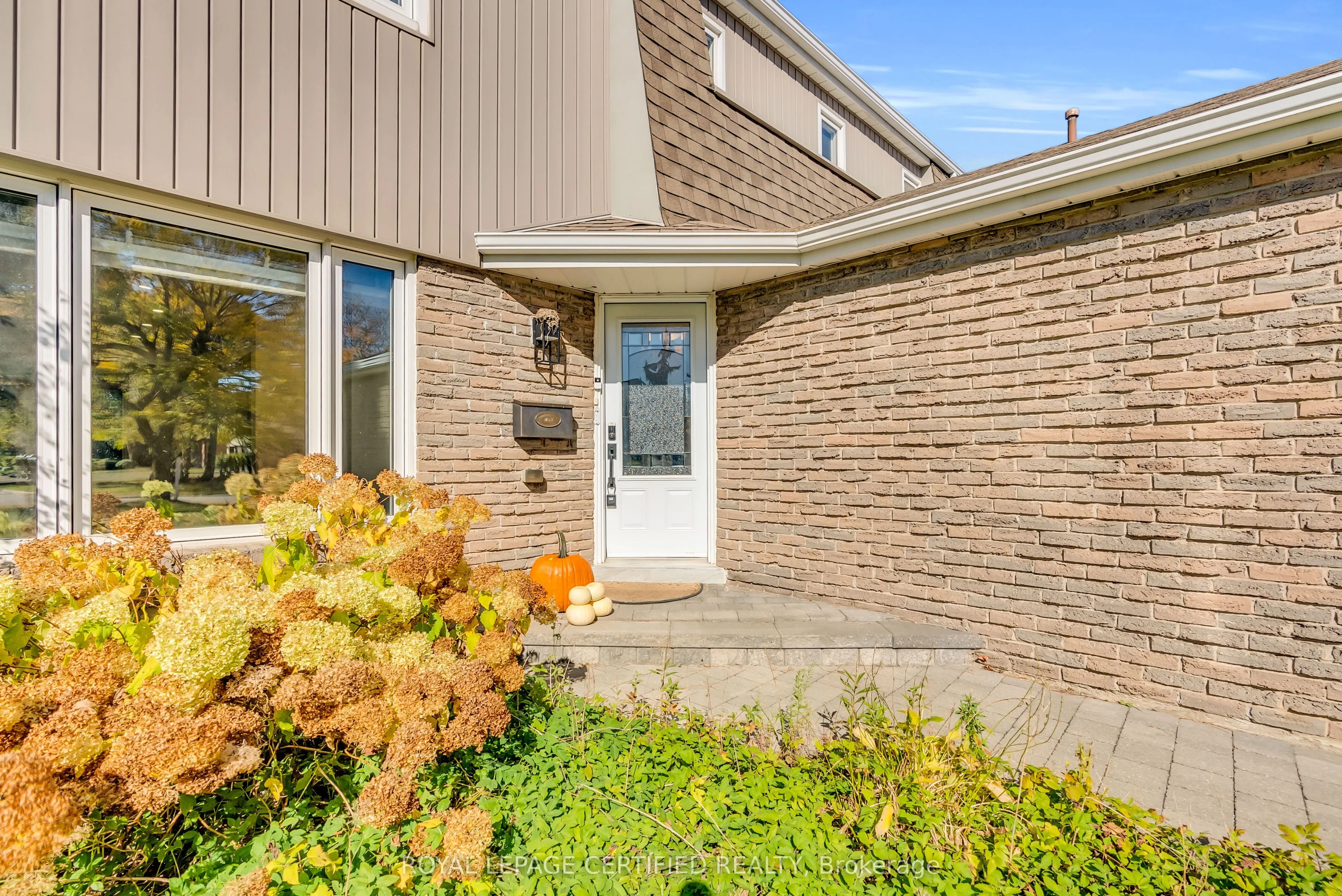 22 Madelaine Crescent