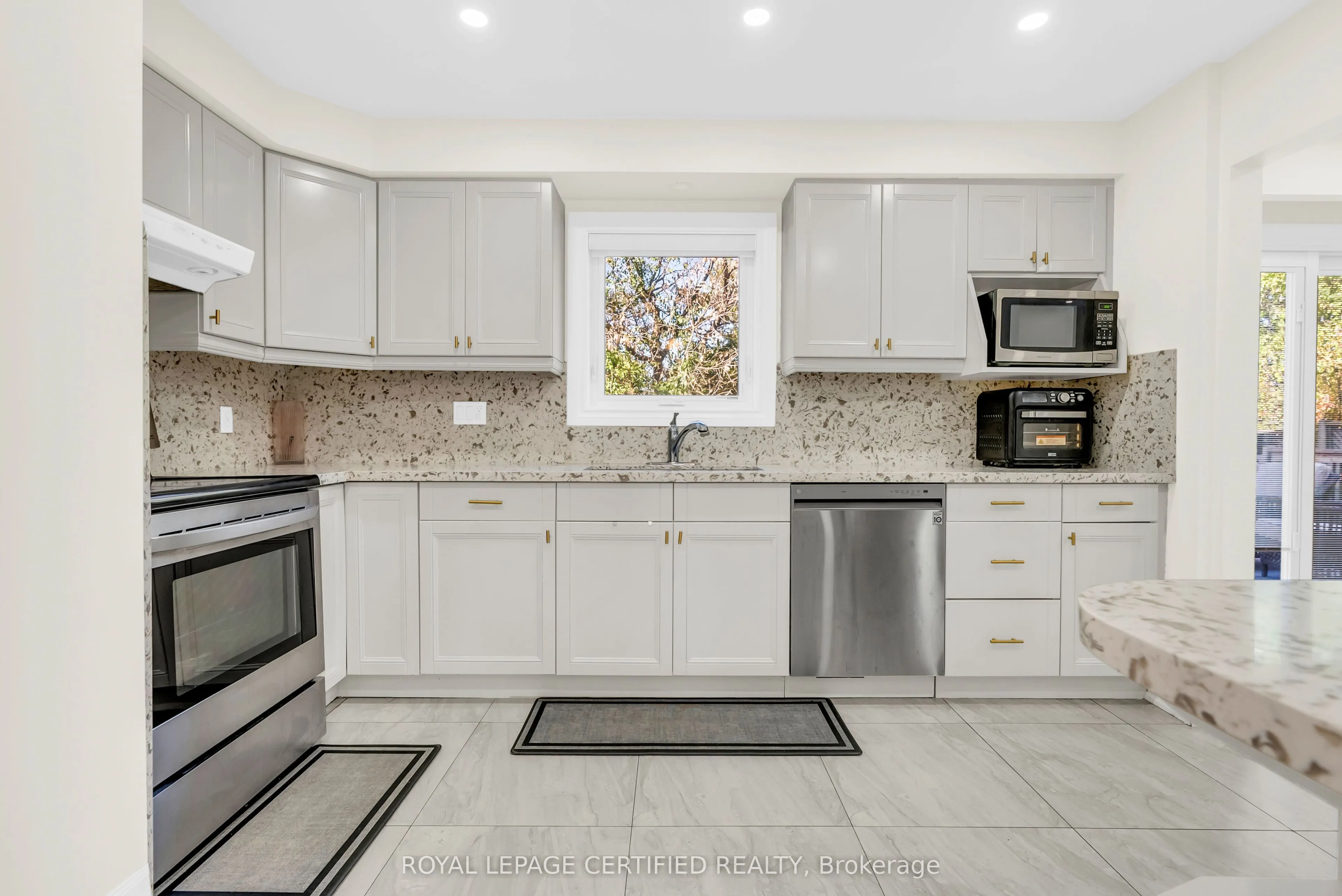 22 Madelaine Crescent