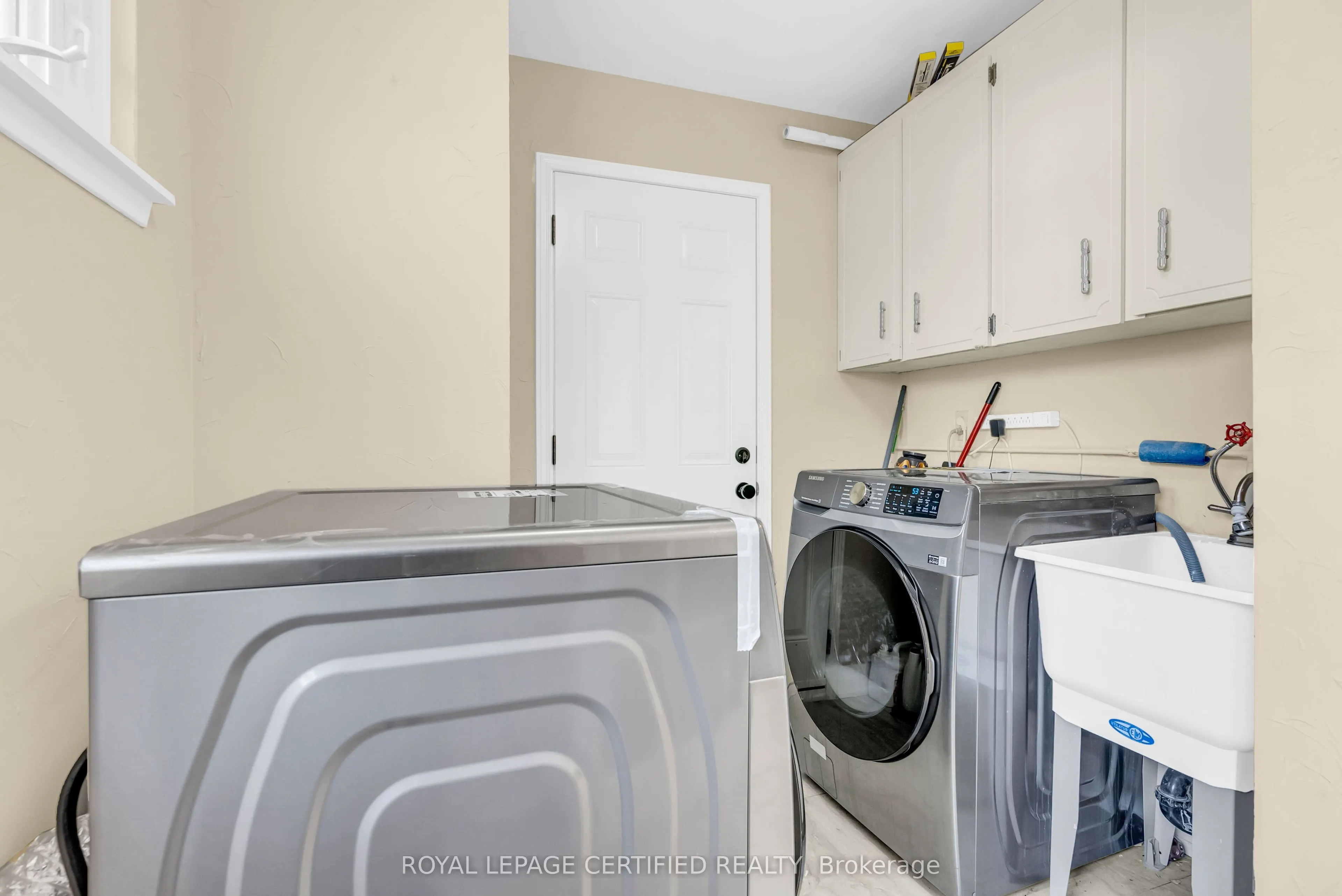 22 Madelaine Crescent
