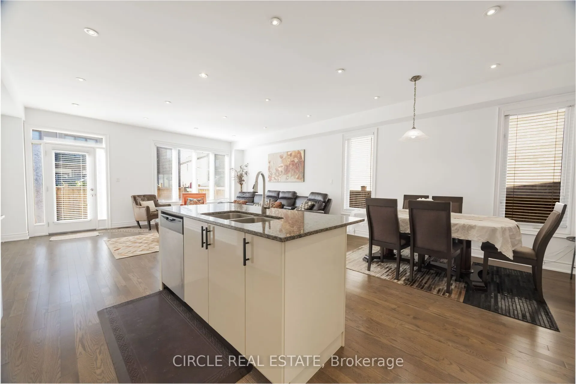 13 Lady Evelyn Crescent