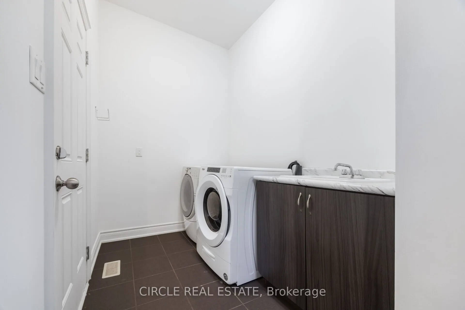 13 Lady Evelyn Crescent