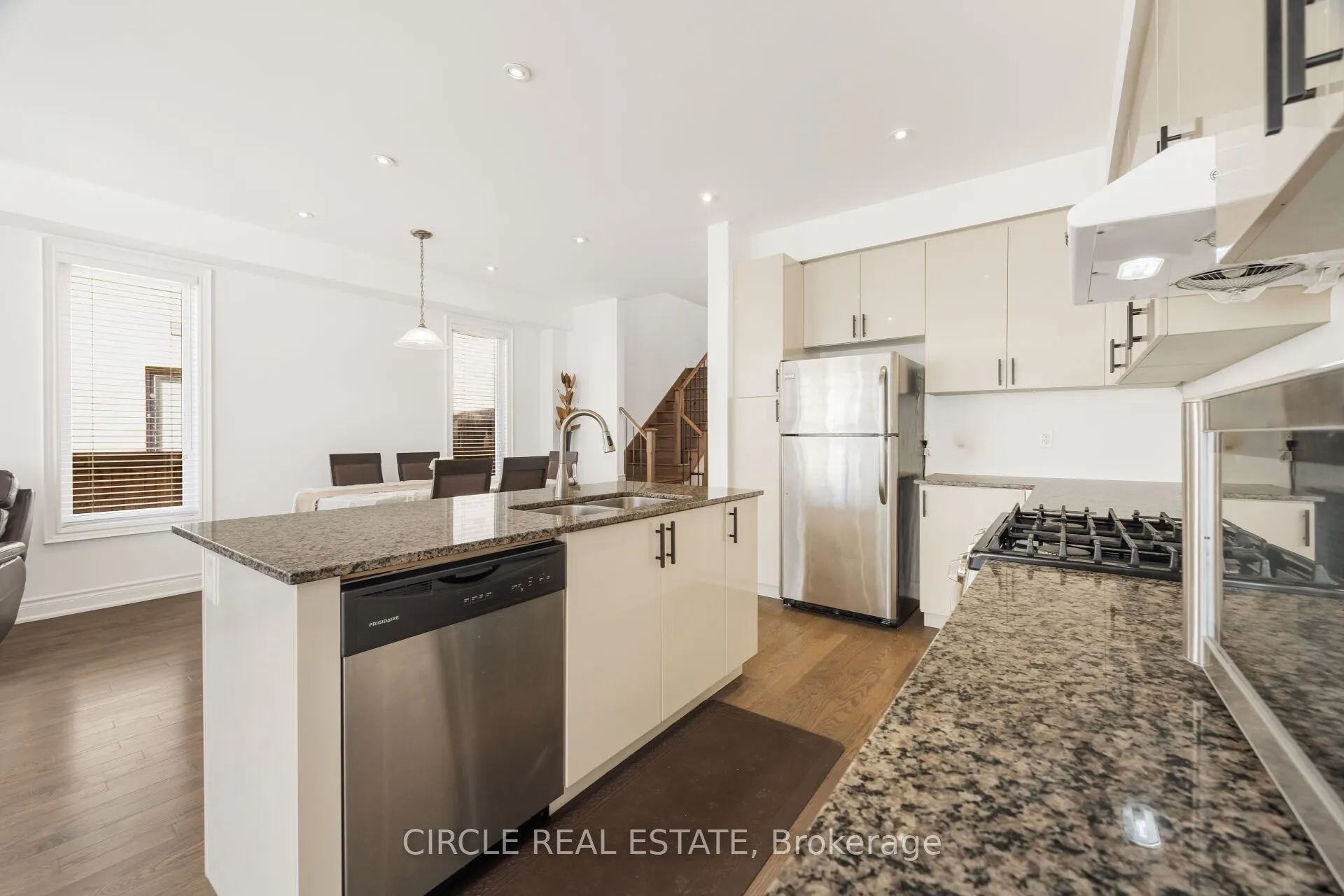 13 Lady Evelyn Crescent