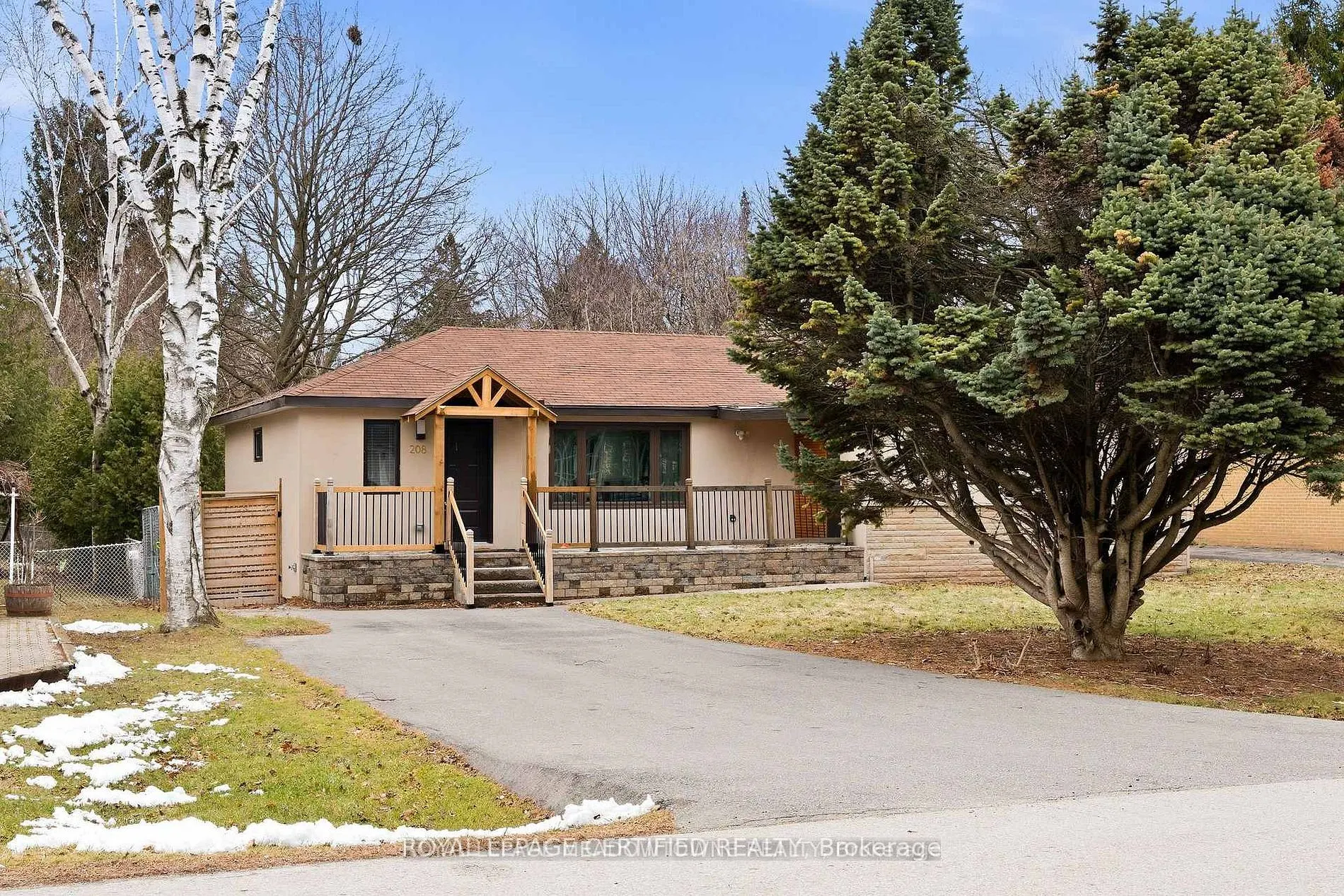 208 Glen Oak Drive