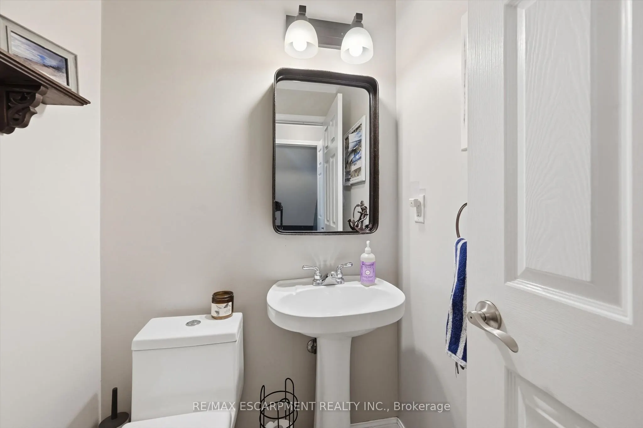 2206 Casselman Court