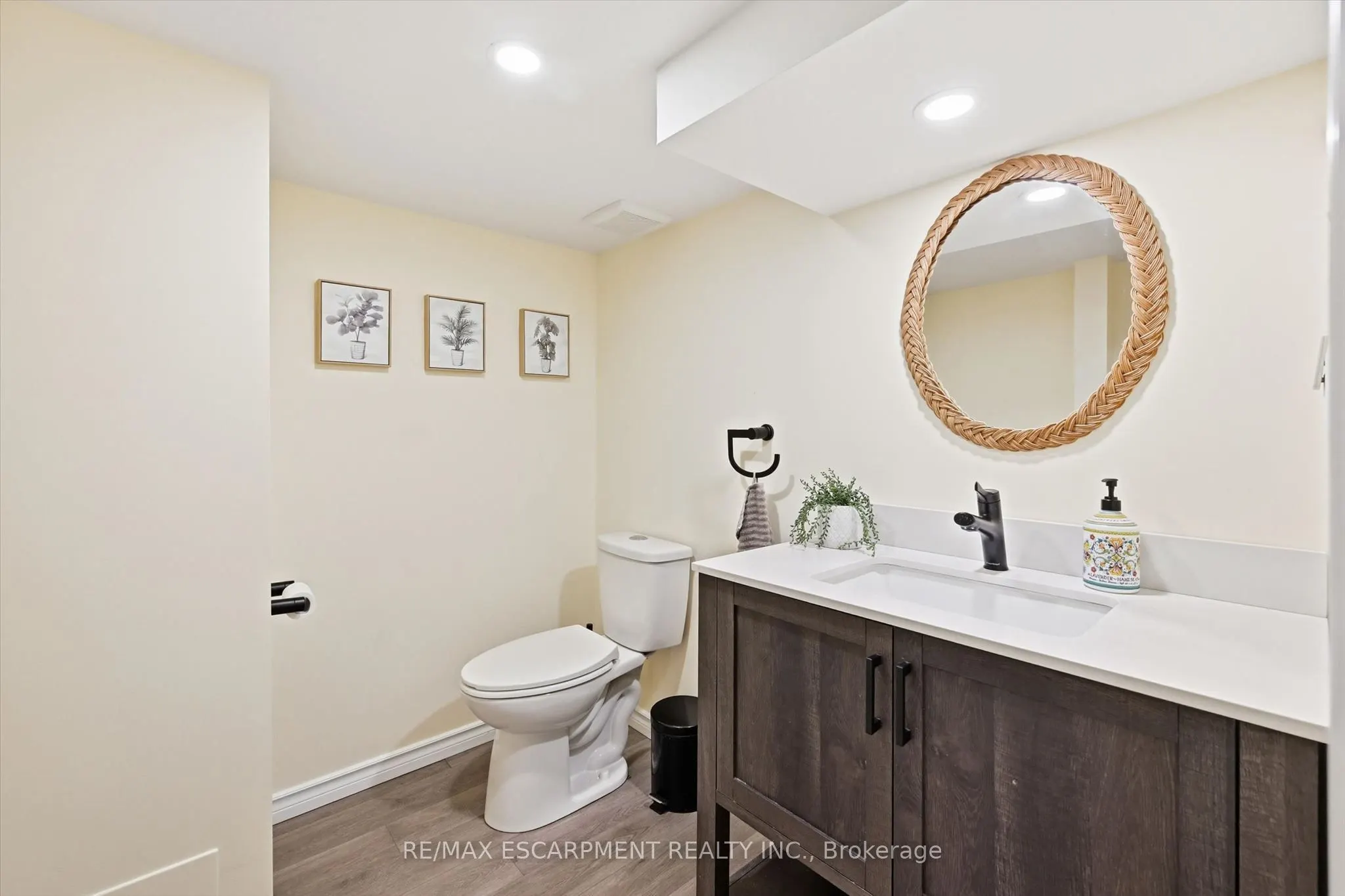 2206 Casselman Court