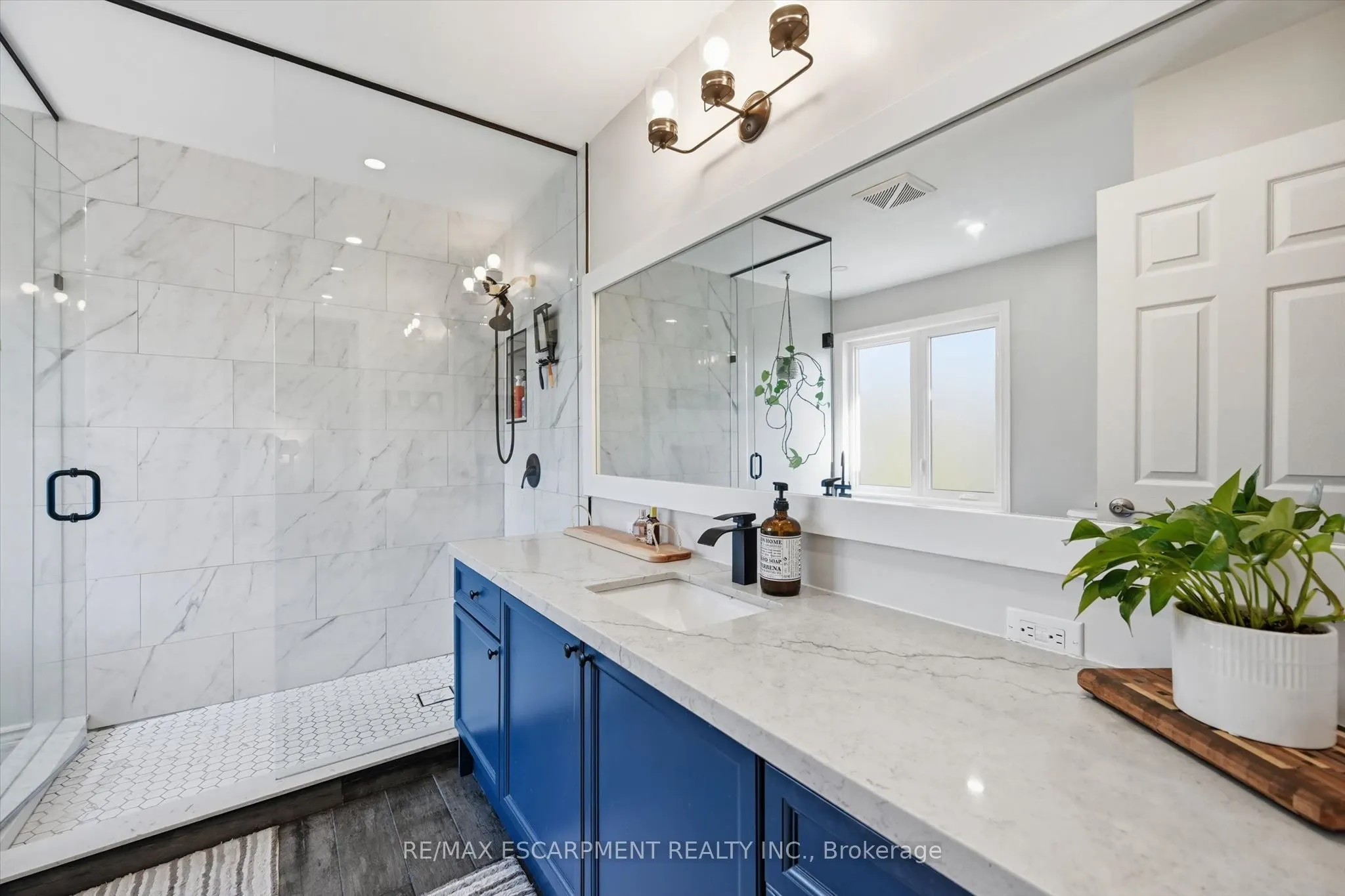 2206 Casselman Court