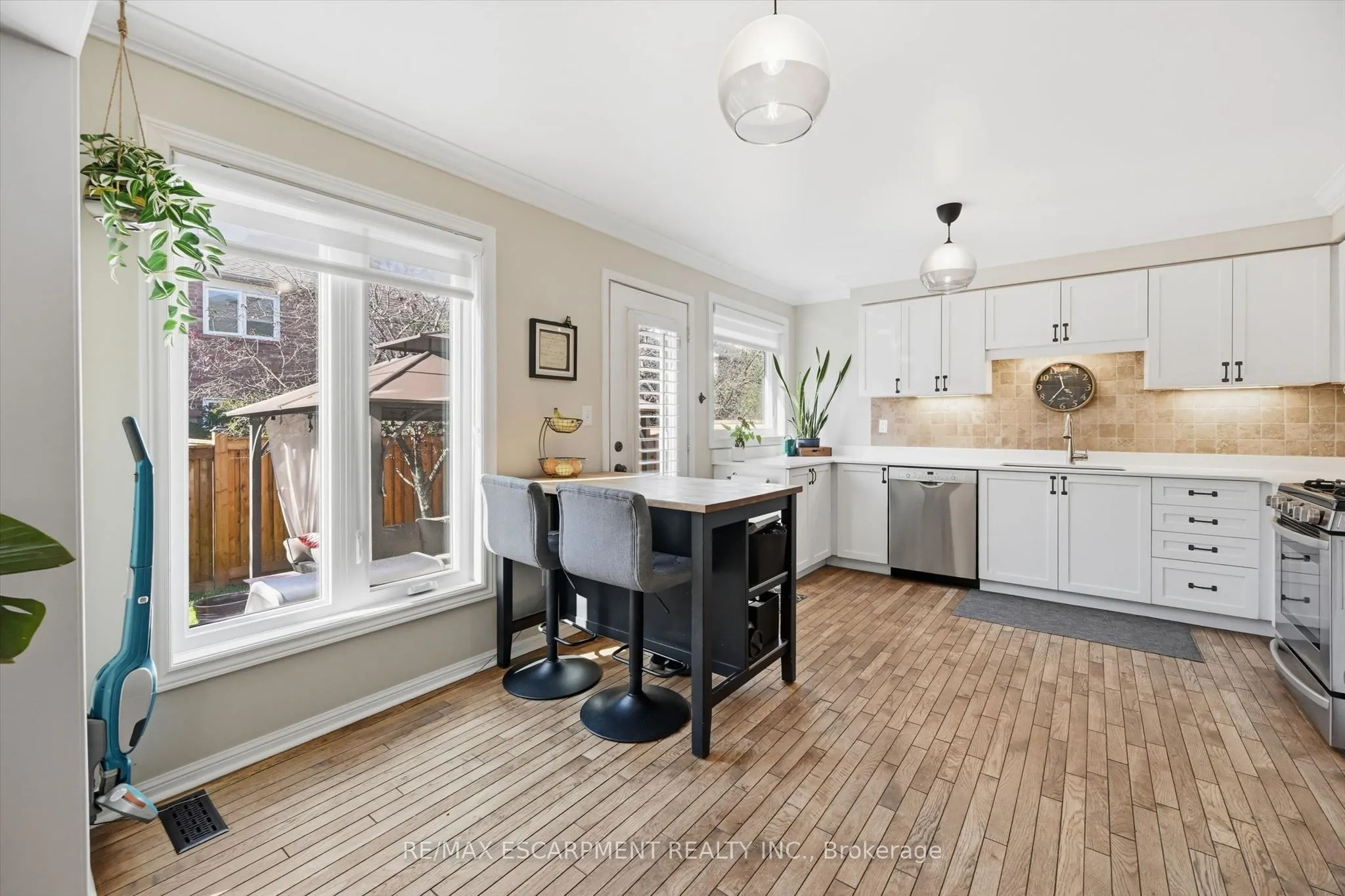 2206 Casselman Court