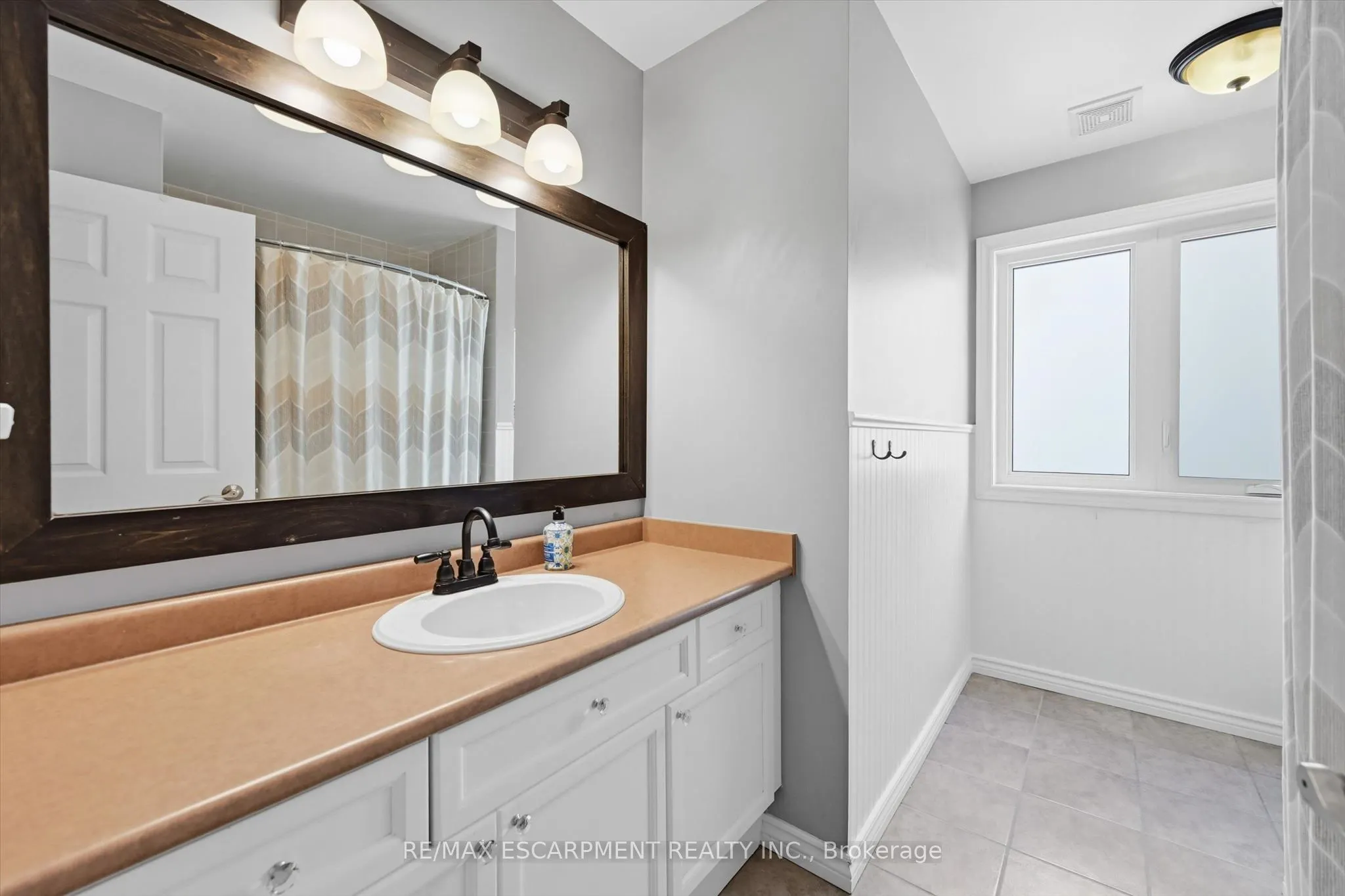 2206 Casselman Court