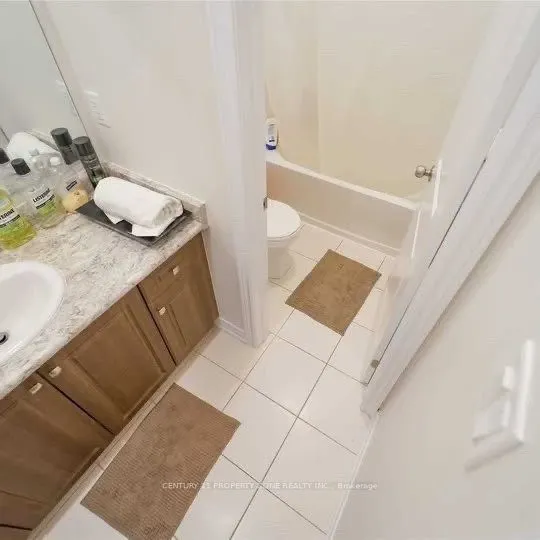 17 Angelfish Road #Upper