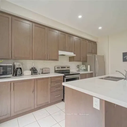 17 Angelfish Road #Upper