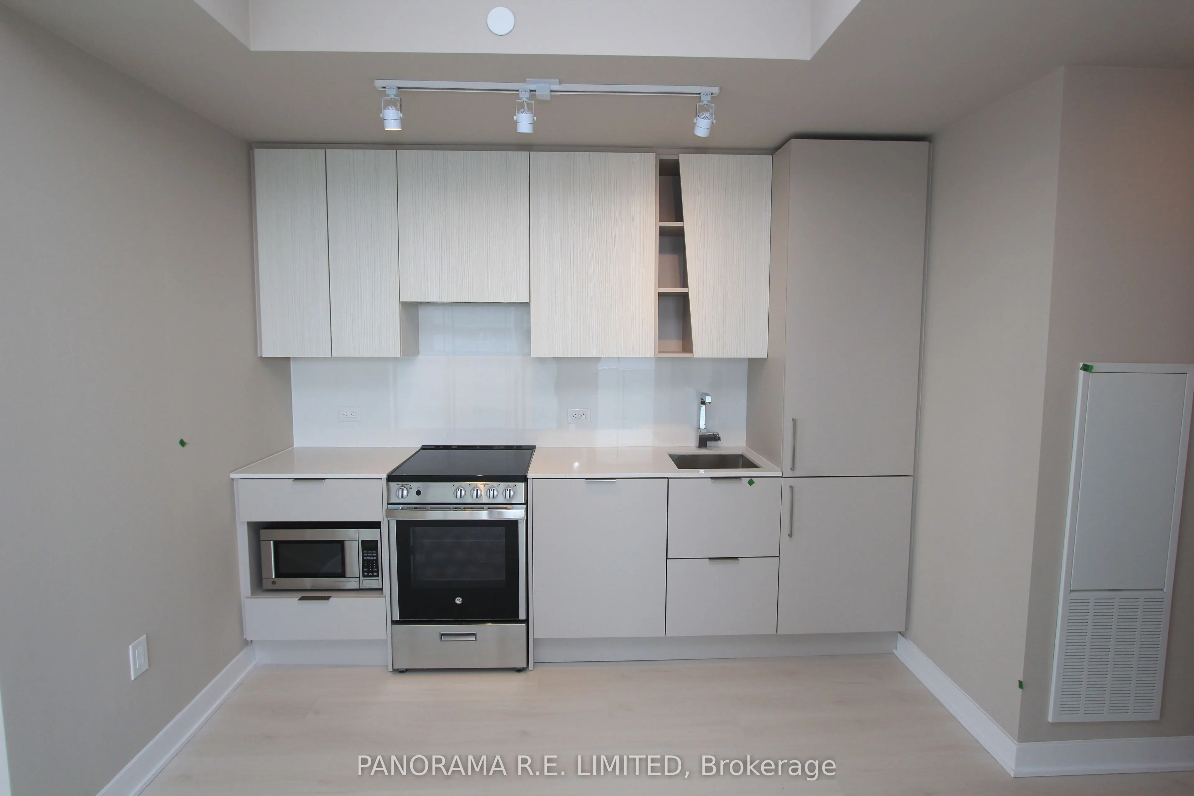 3900 Confederation Parkway #2804