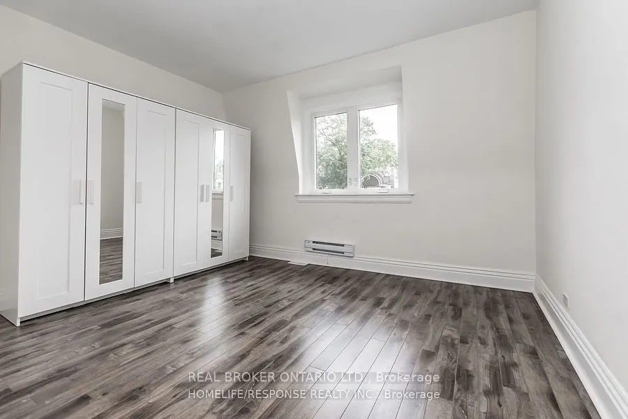 20 Golden Avenue W