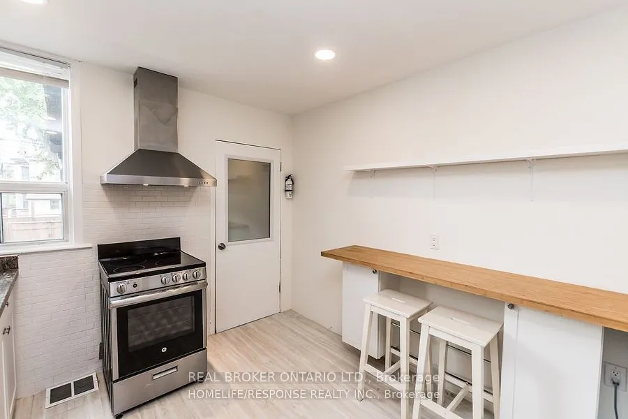 20 Golden Avenue W