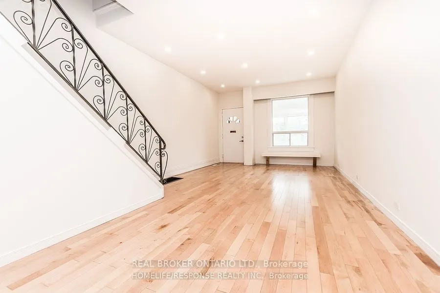 20 Golden Avenue W