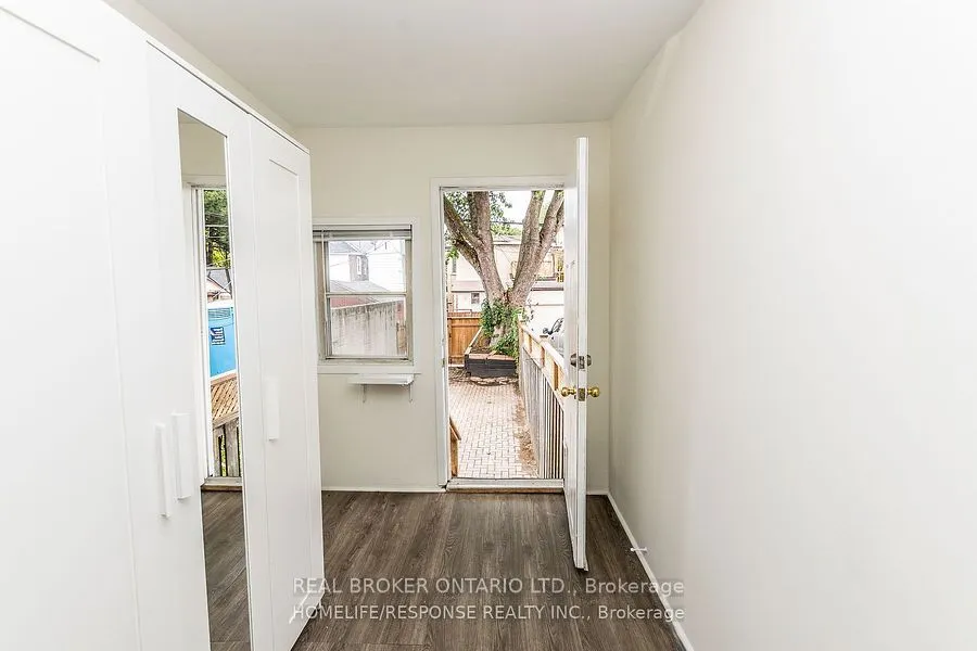 20 Golden Avenue W