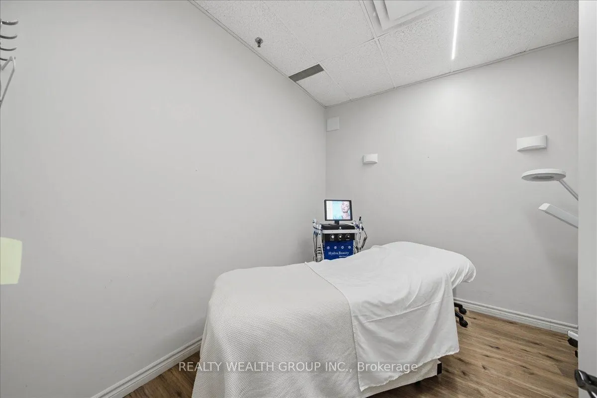 1280 FINCH Avenue #106