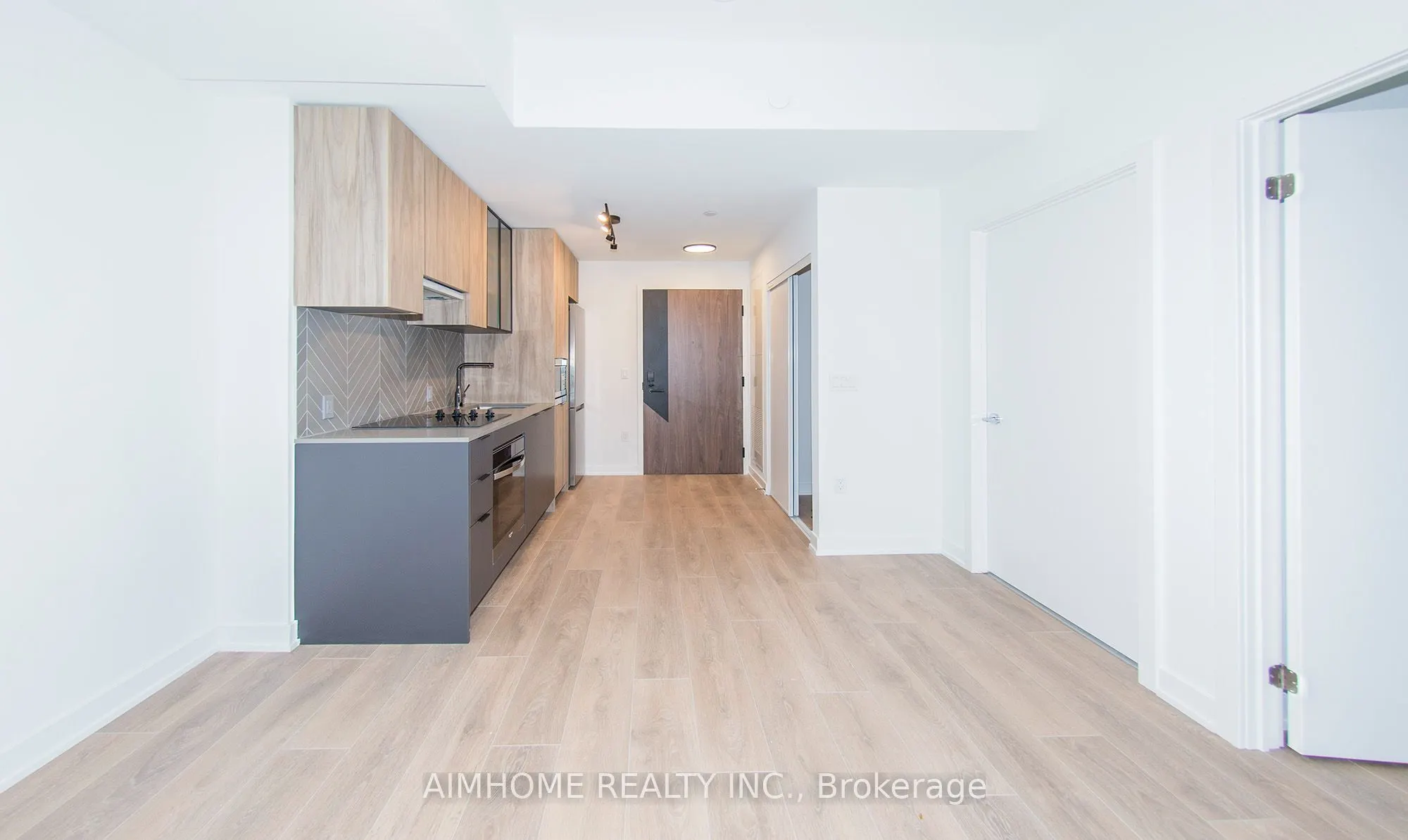 1037 The Queensway #524