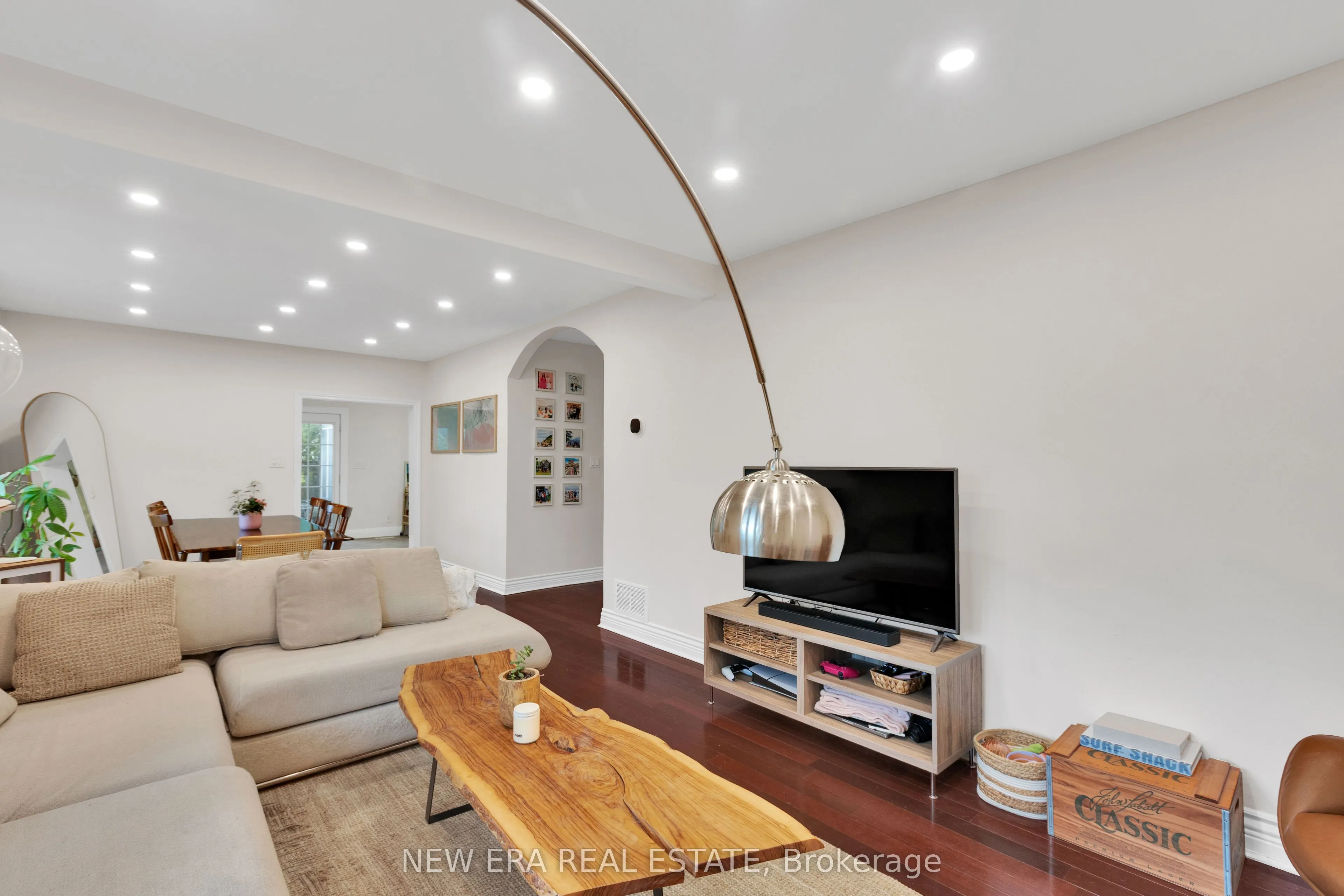 2 Foch Avenue