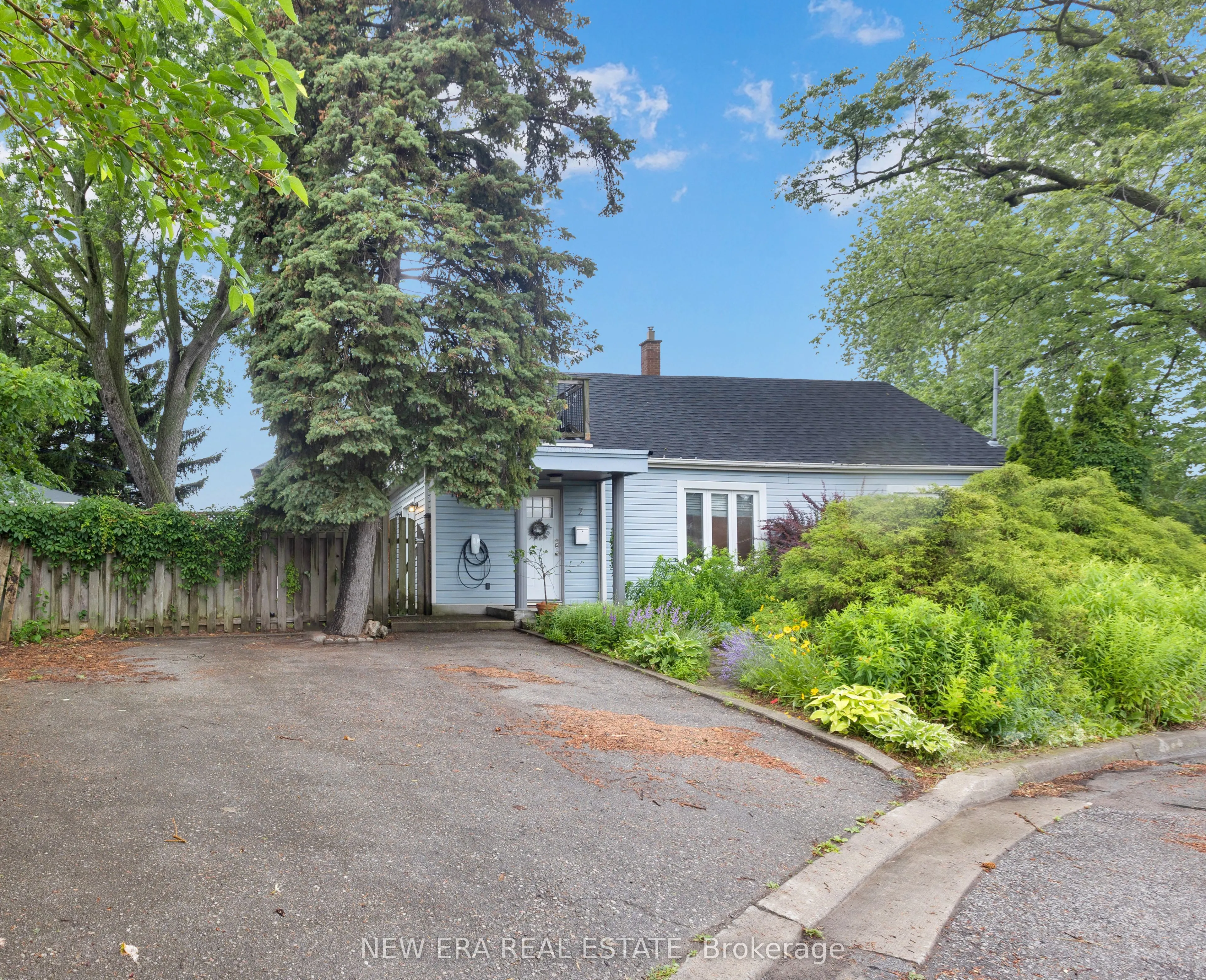 2 Foch Avenue