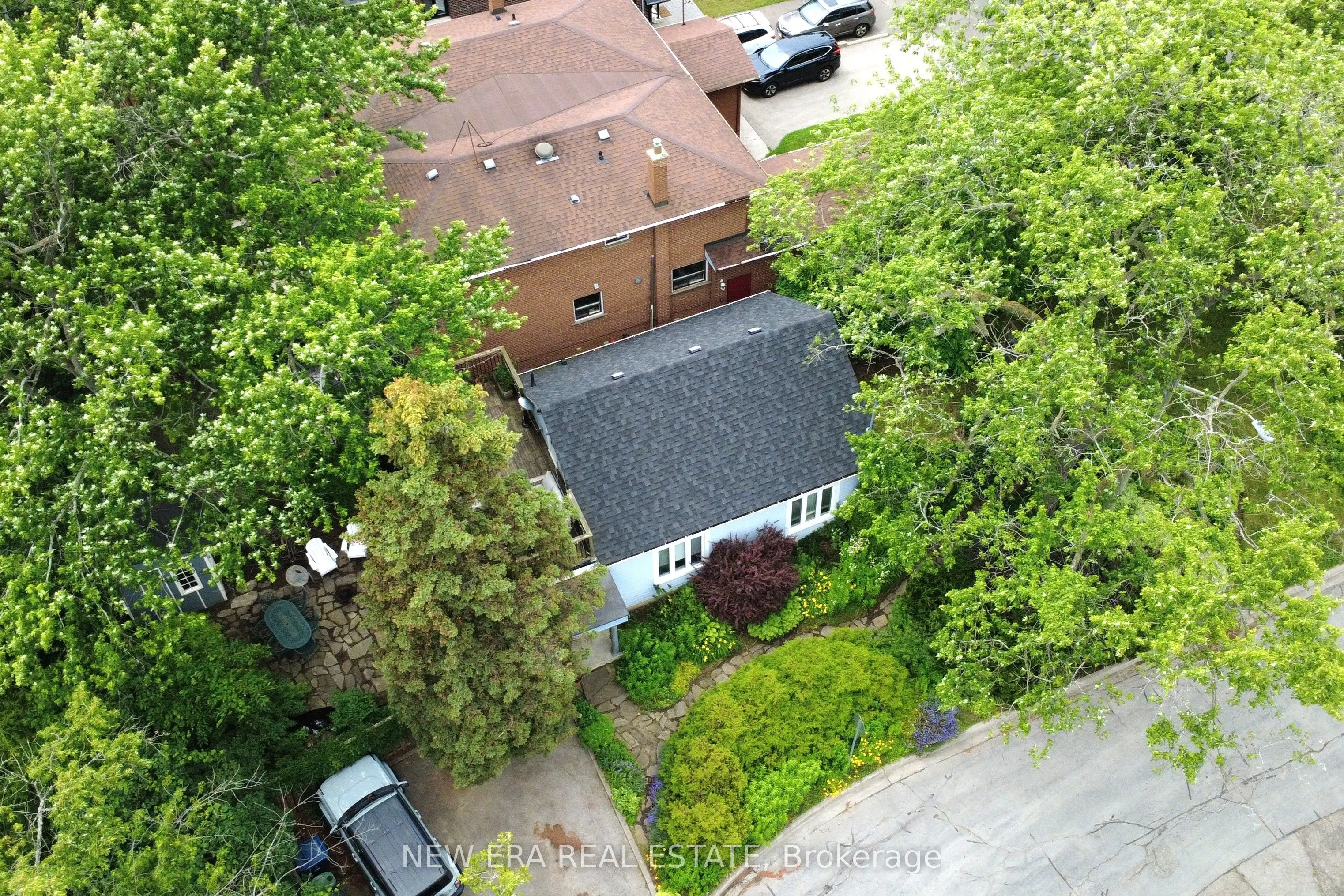 2 Foch Avenue