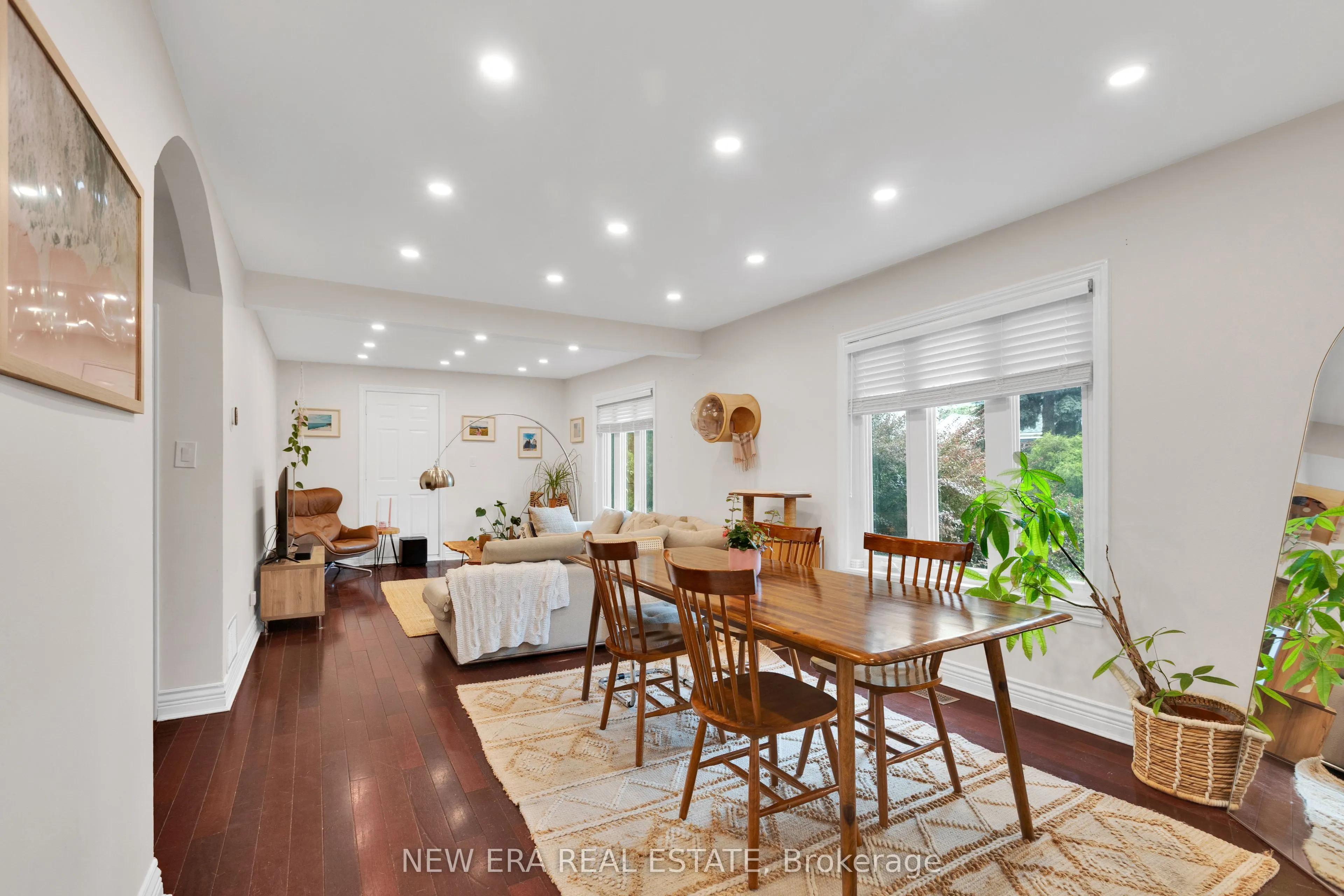 2 Foch Avenue