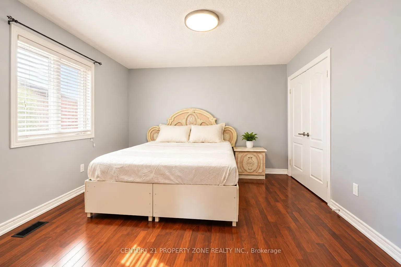 27 Sliprock Crescent