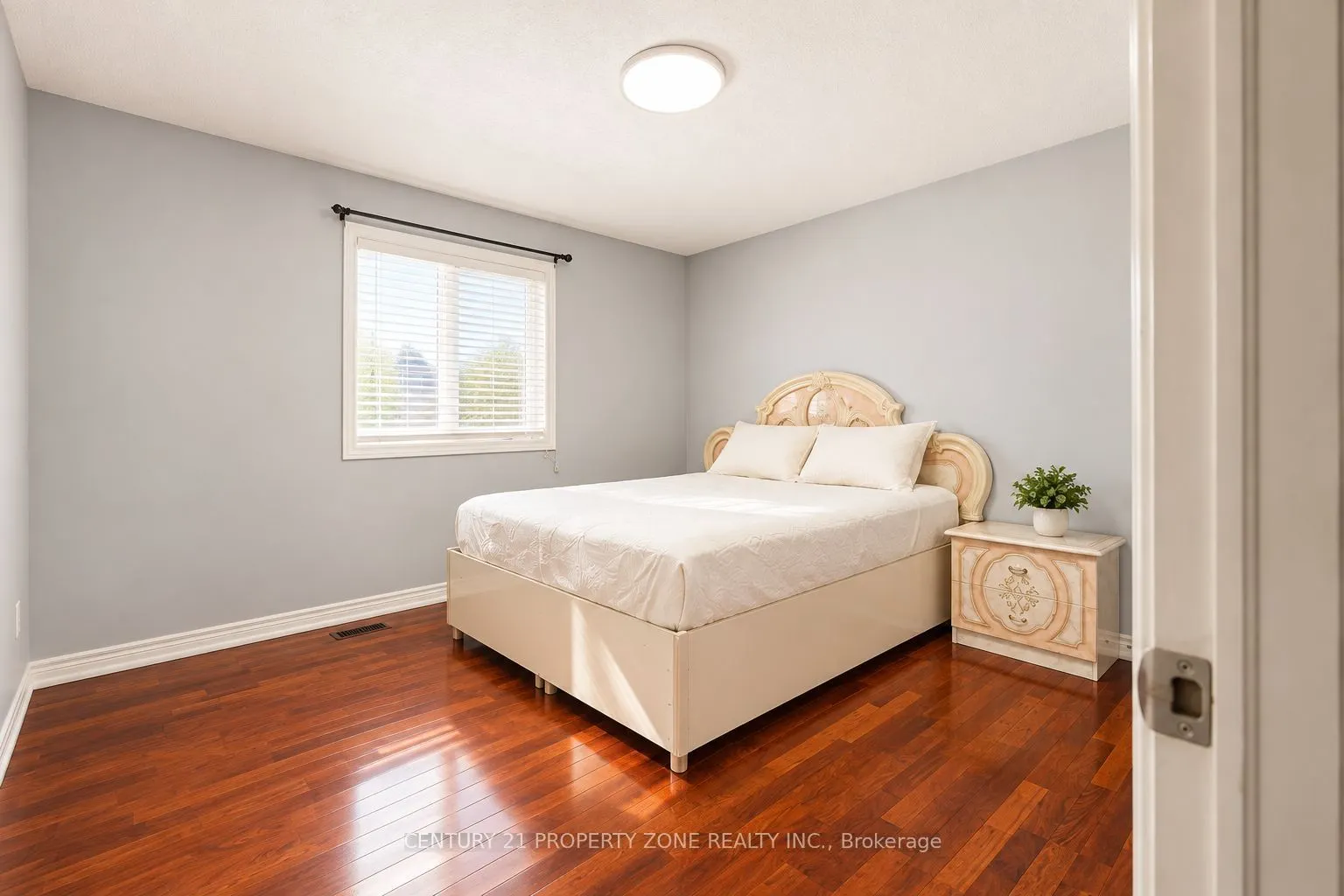 27 Sliprock Crescent
