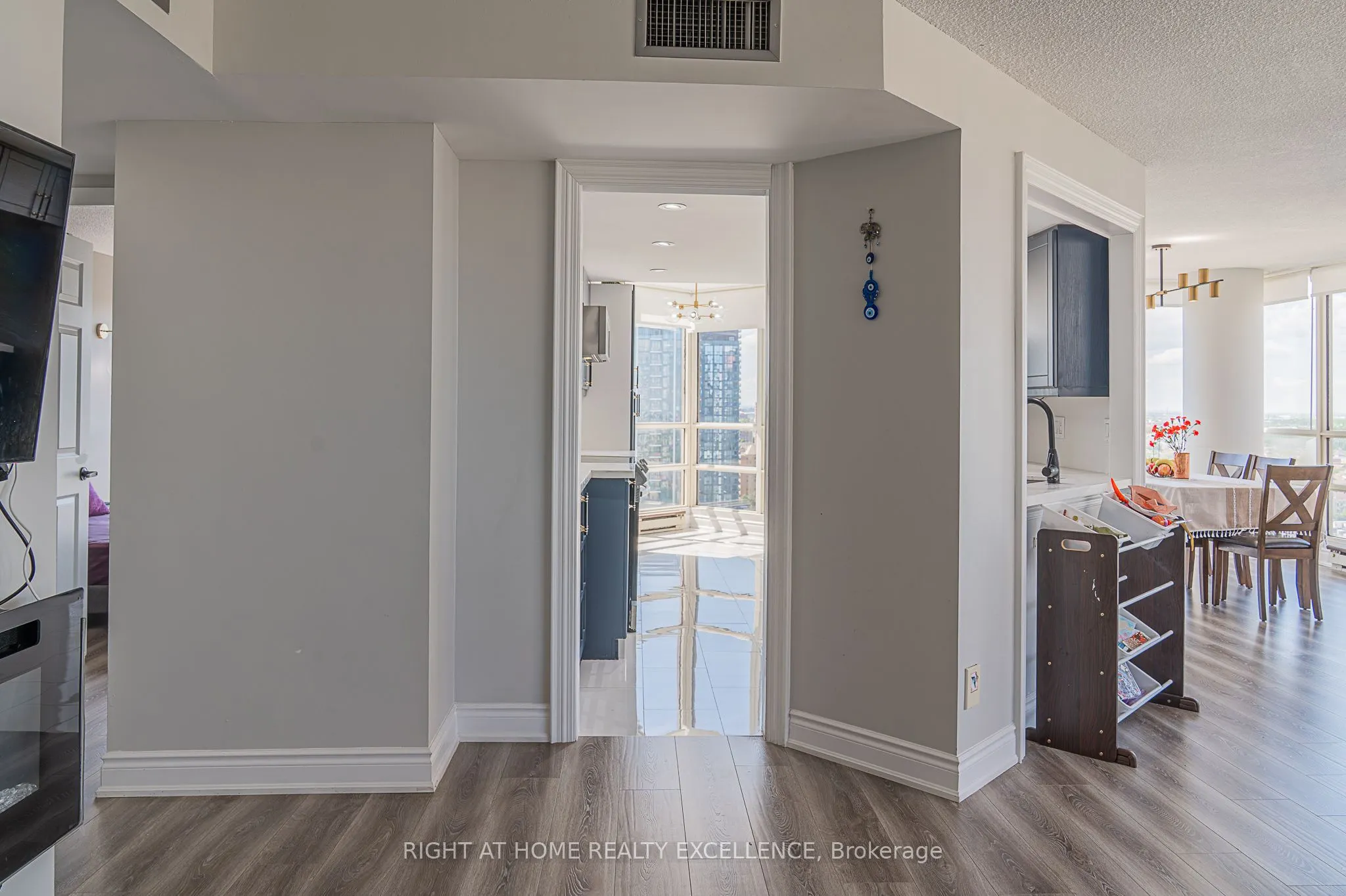 45 Kingsbridge Garden Circle #2410