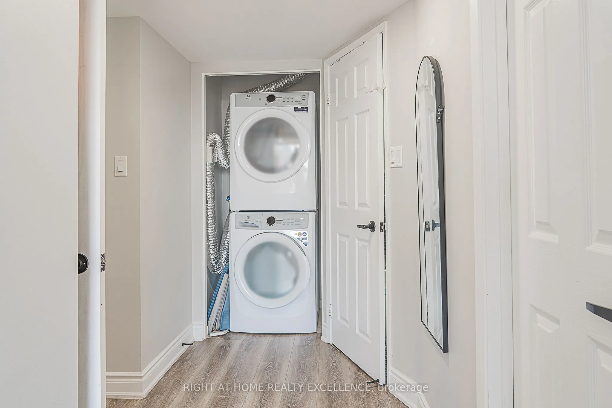 45 Kingsbridge Garden Circle #2410
