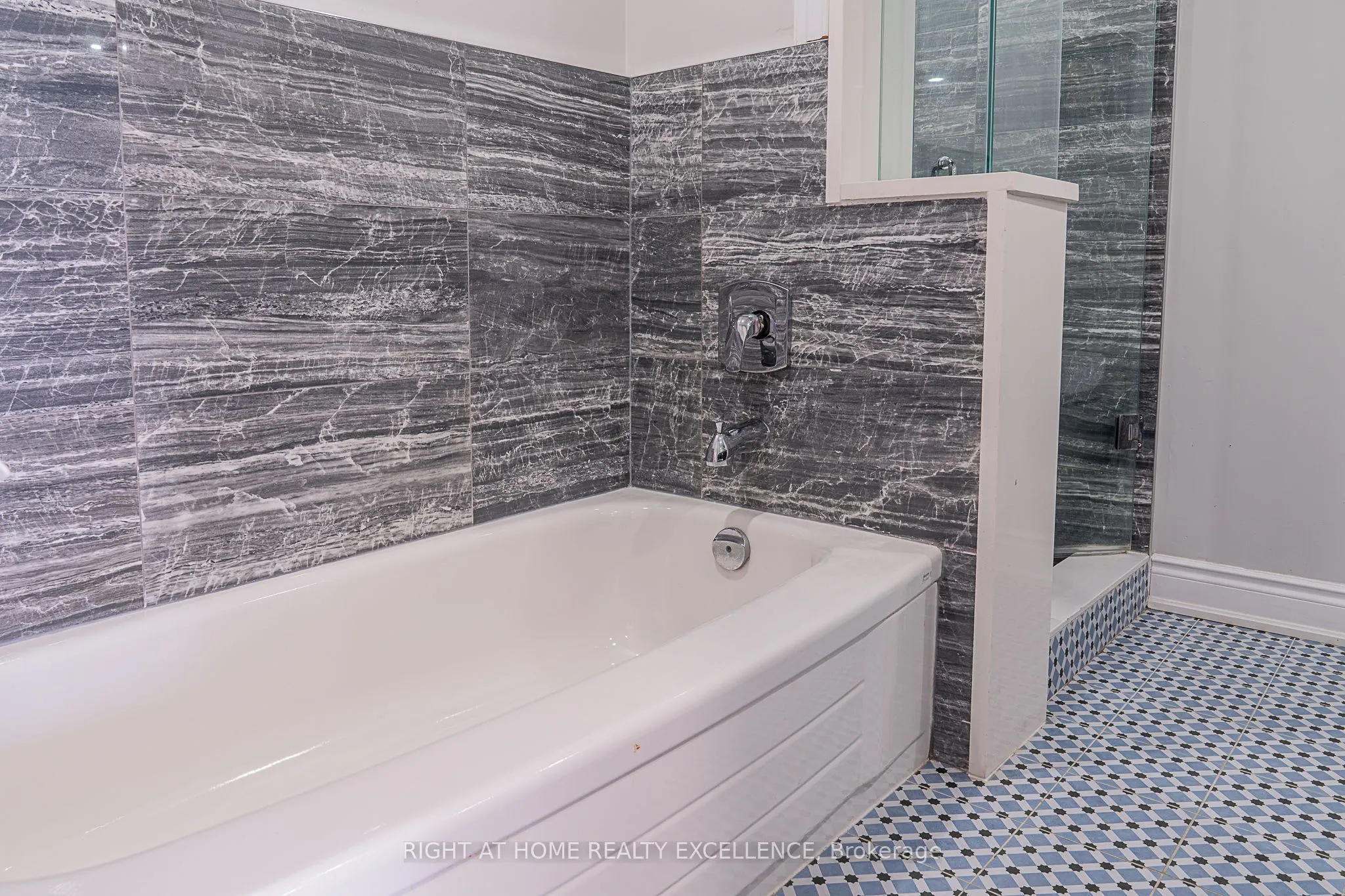 45 Kingsbridge Garden Circle #2410