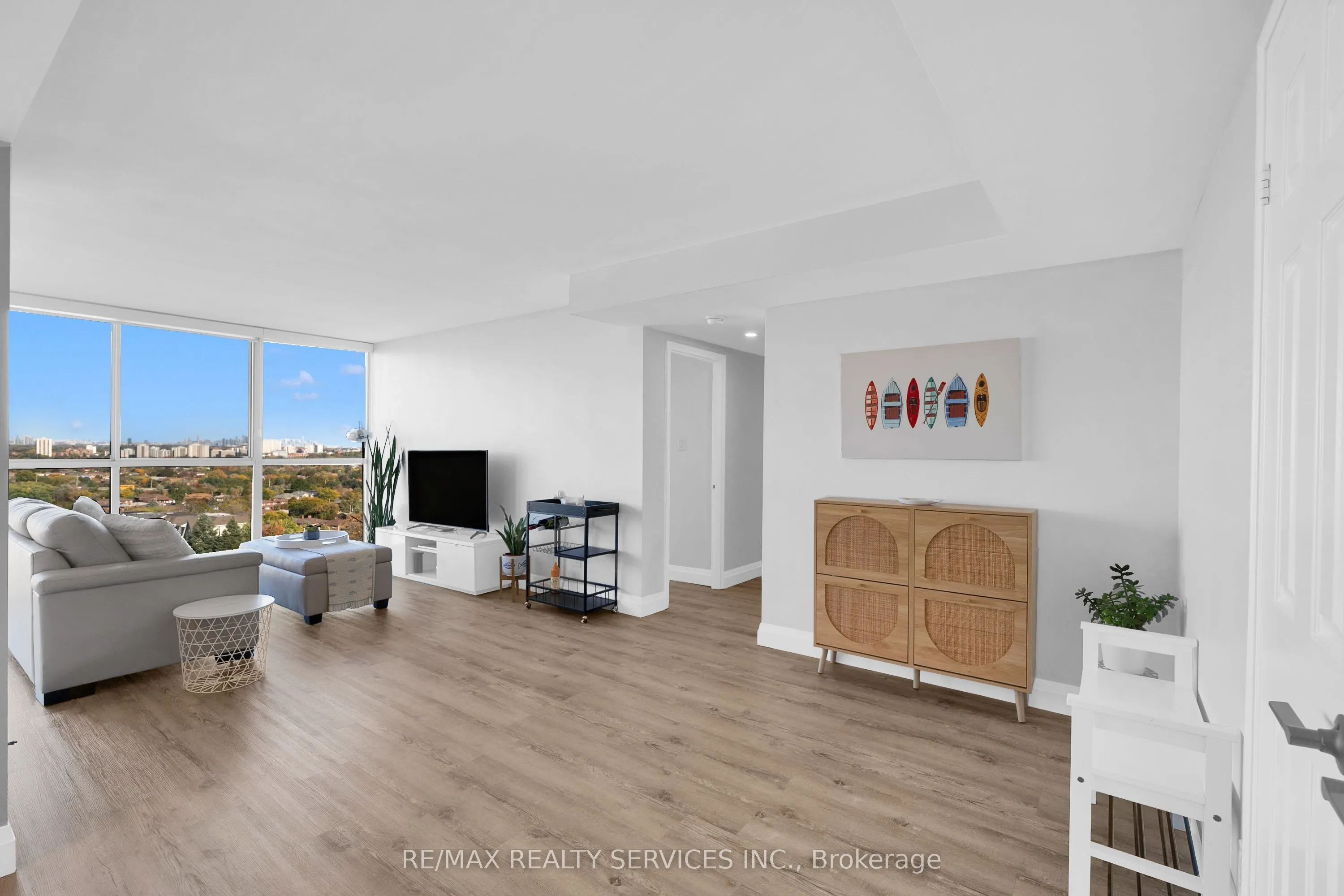 880 Dundas Street W #1104