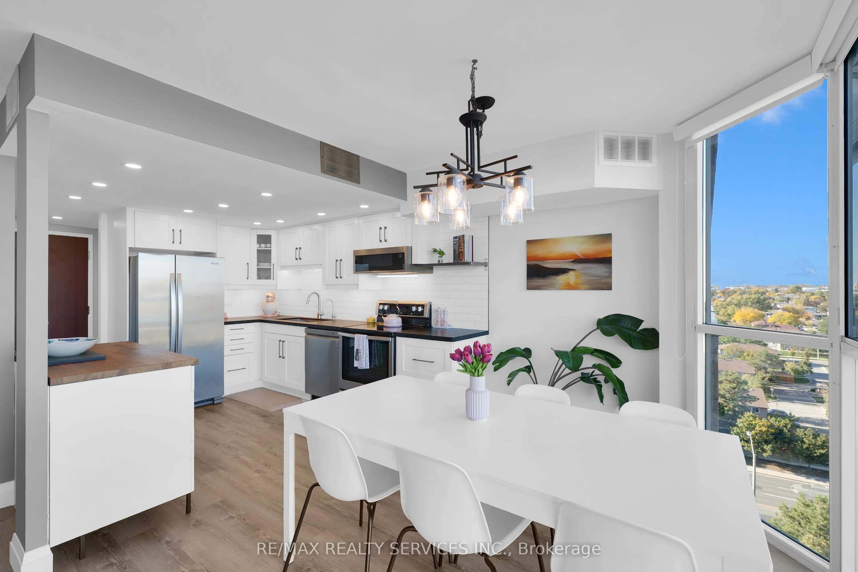 880 Dundas Street W #1104