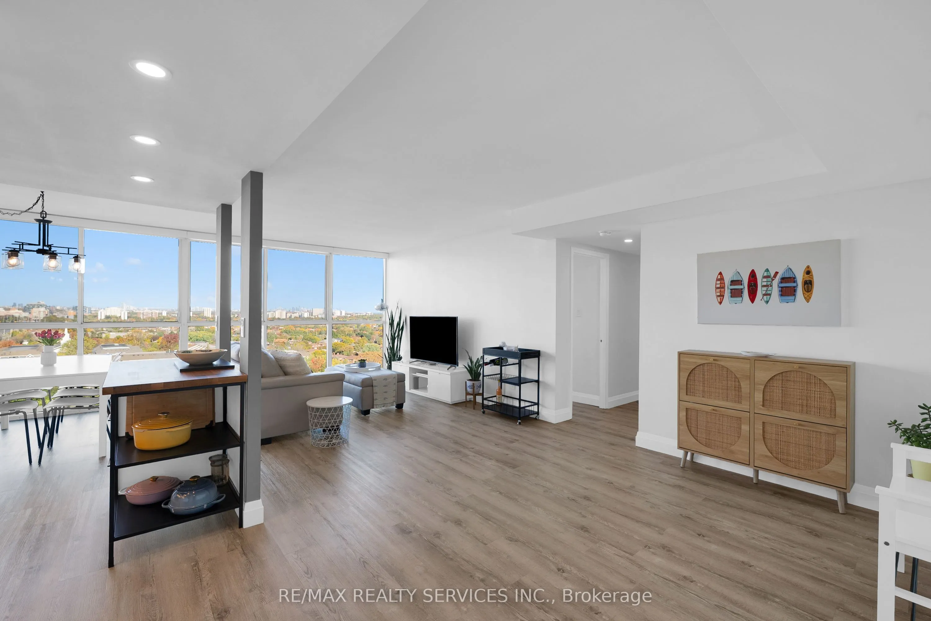 880 Dundas Street W #1104