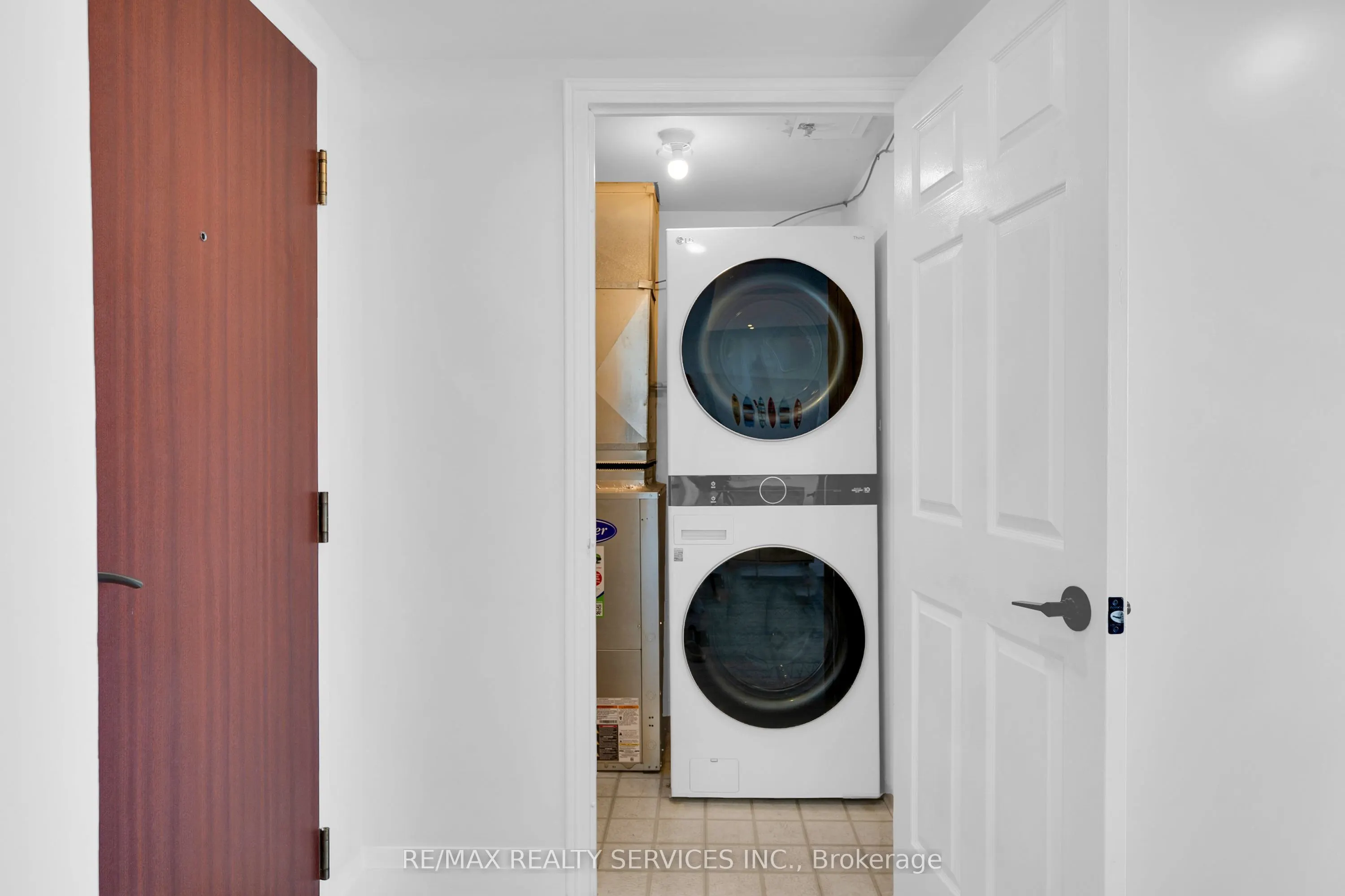 880 Dundas Street W #1104