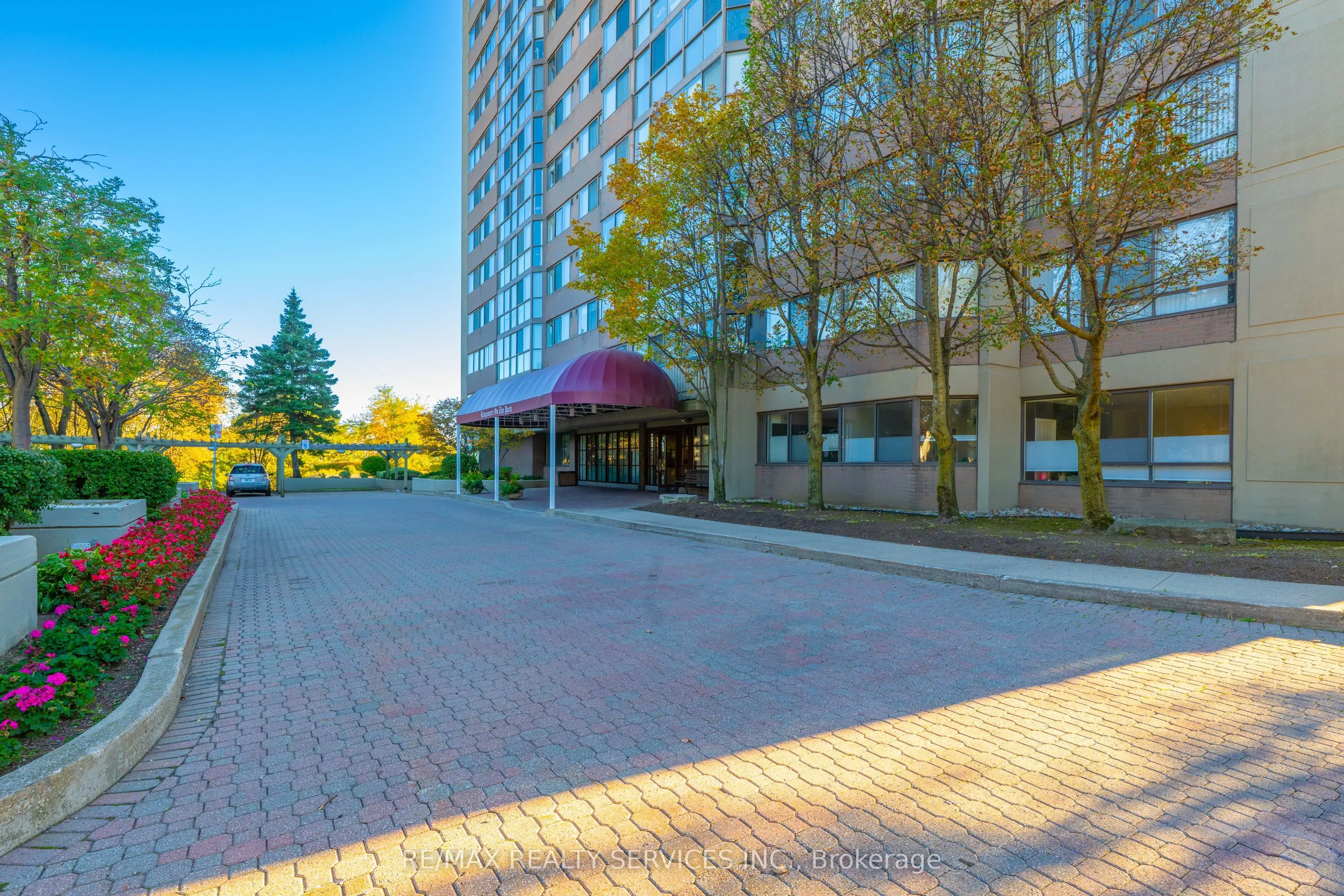 880 Dundas Street W #1104