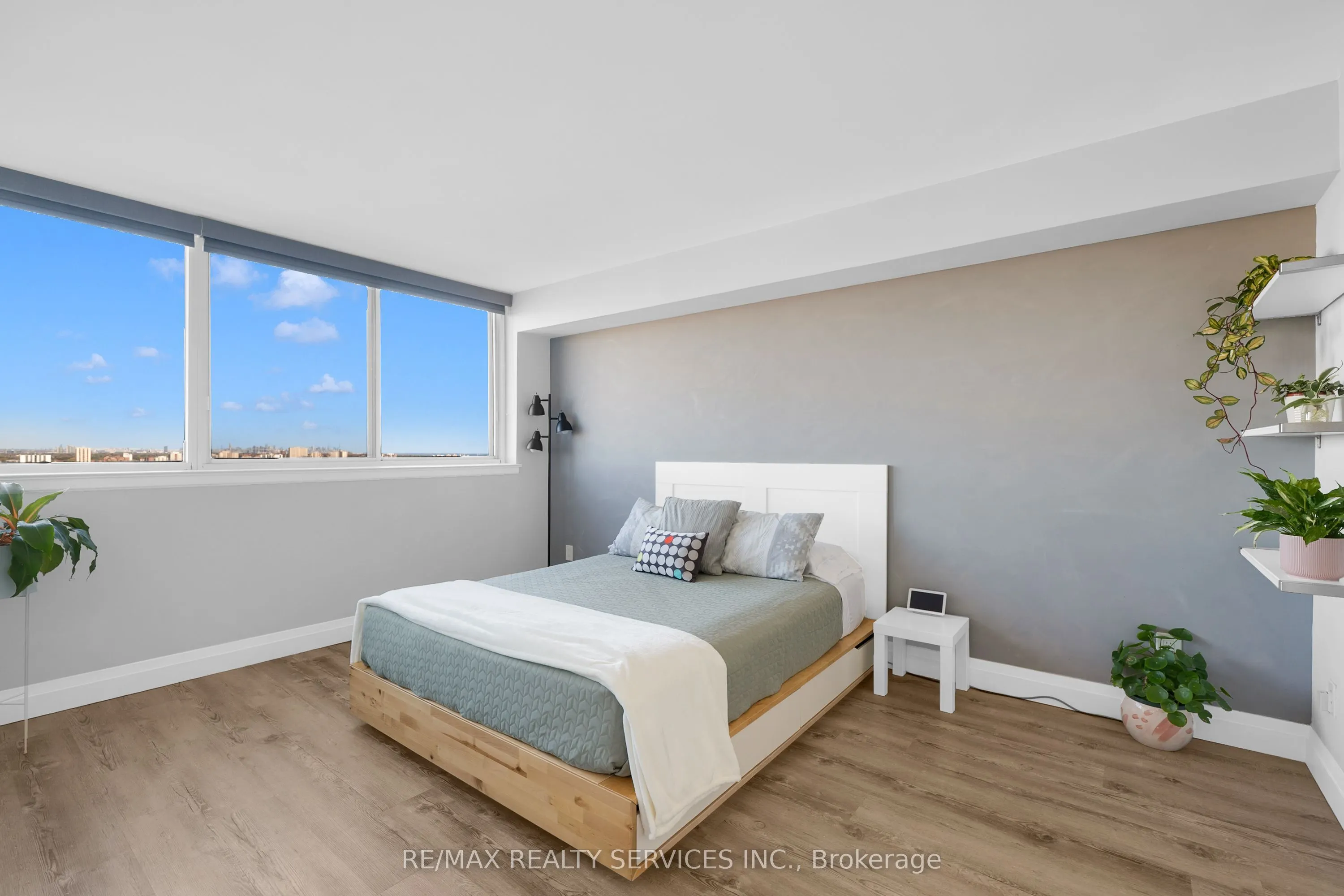 880 Dundas Street W #1104