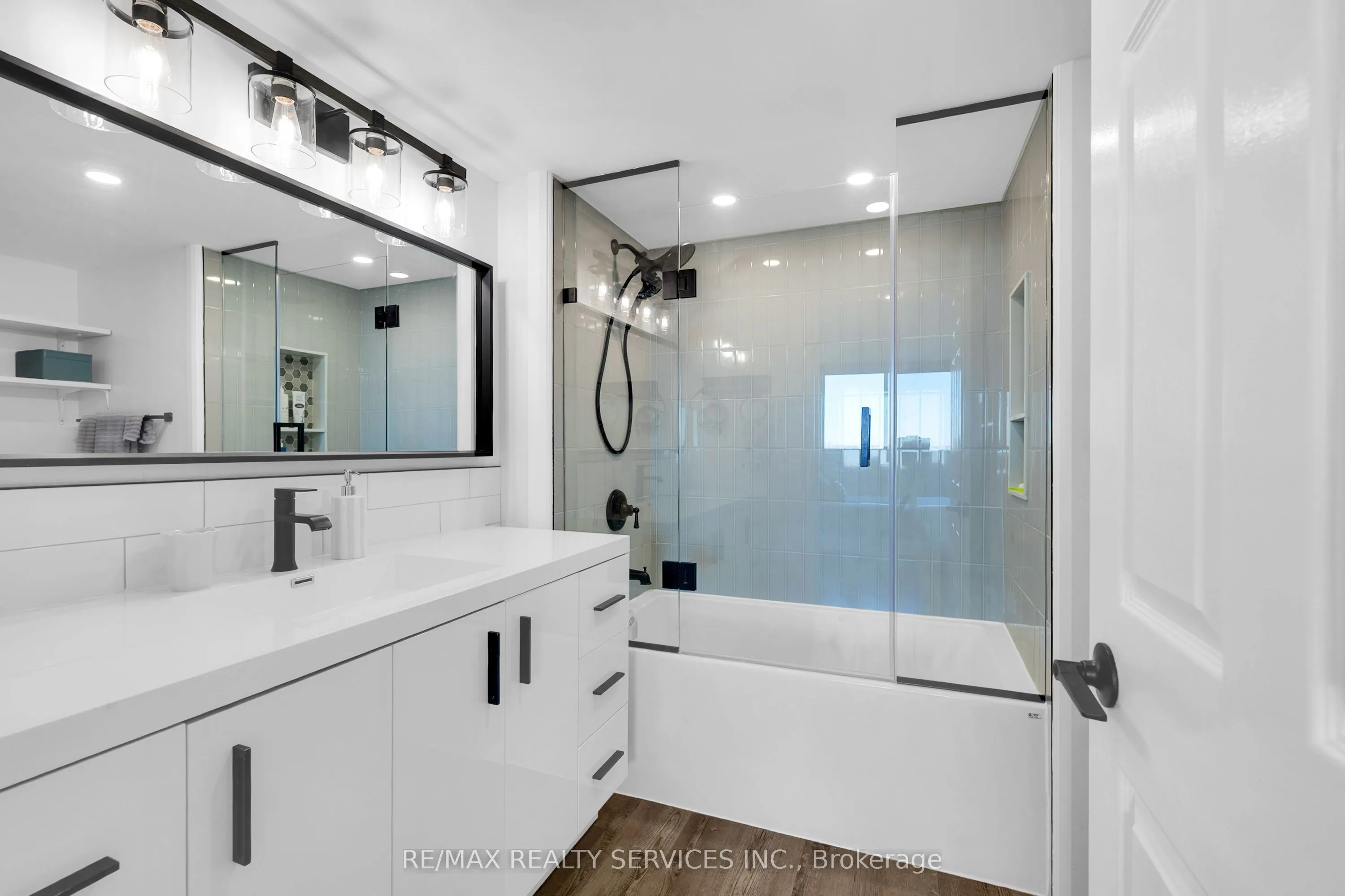 880 Dundas Street W #1104