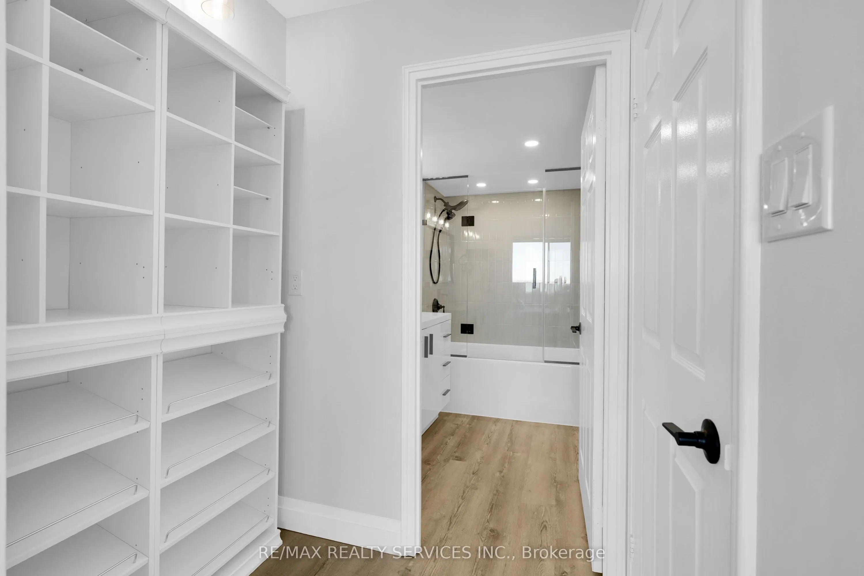880 Dundas Street W #1104