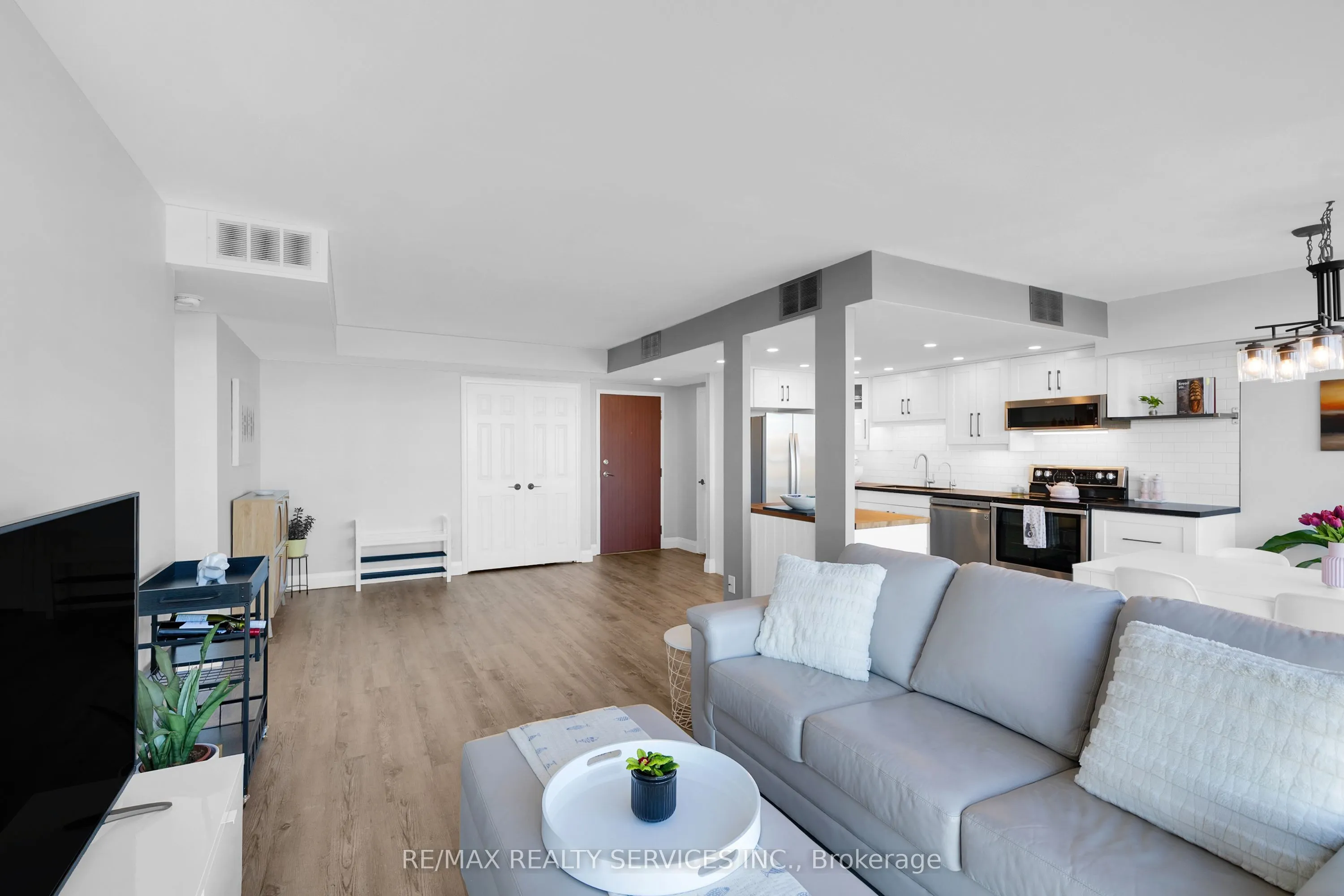 880 Dundas Street W #1104