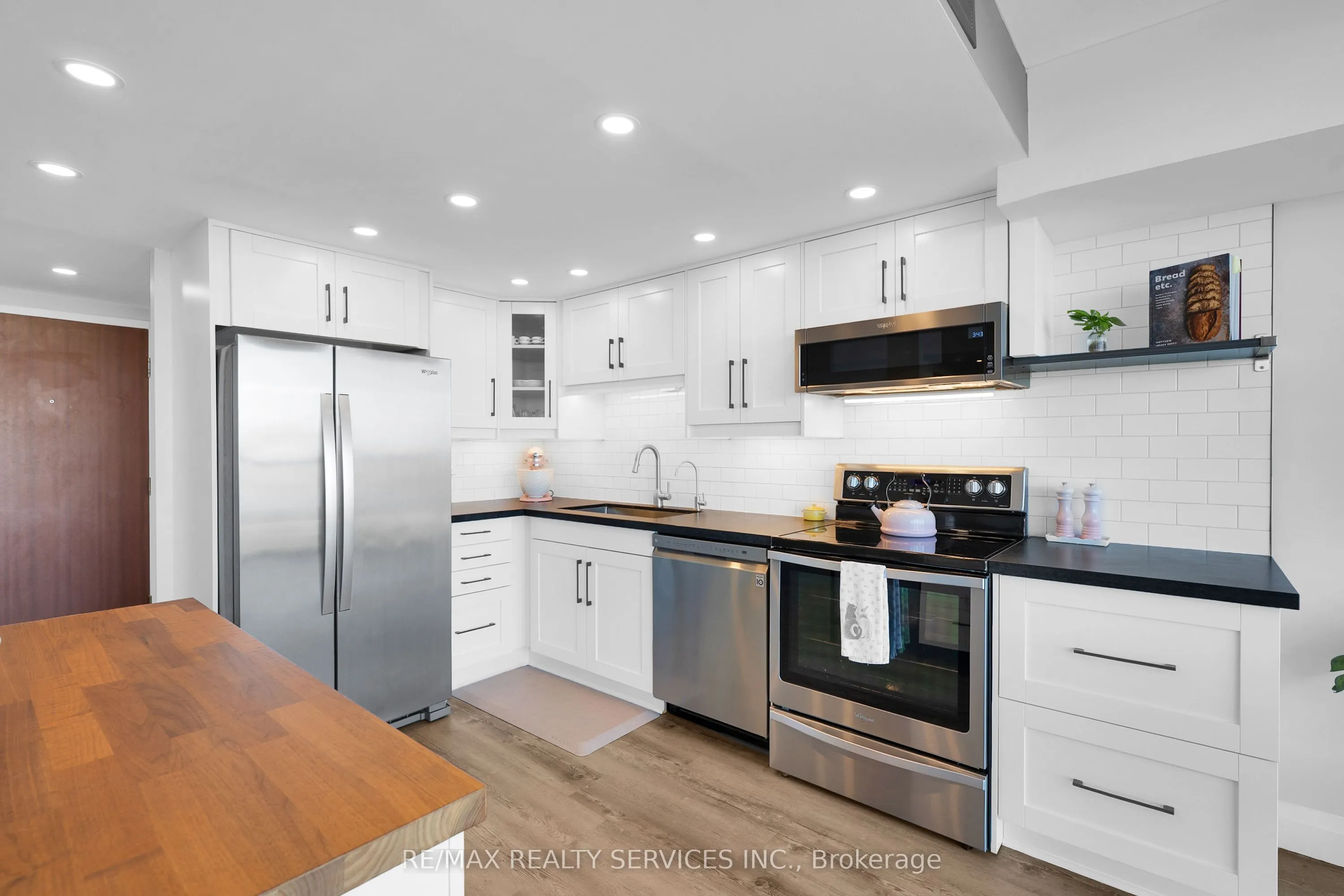 880 Dundas Street W #1104